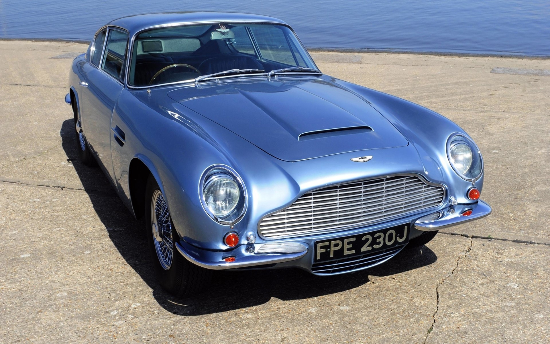 1969 Aston Martin DB6 HD Wallpaper