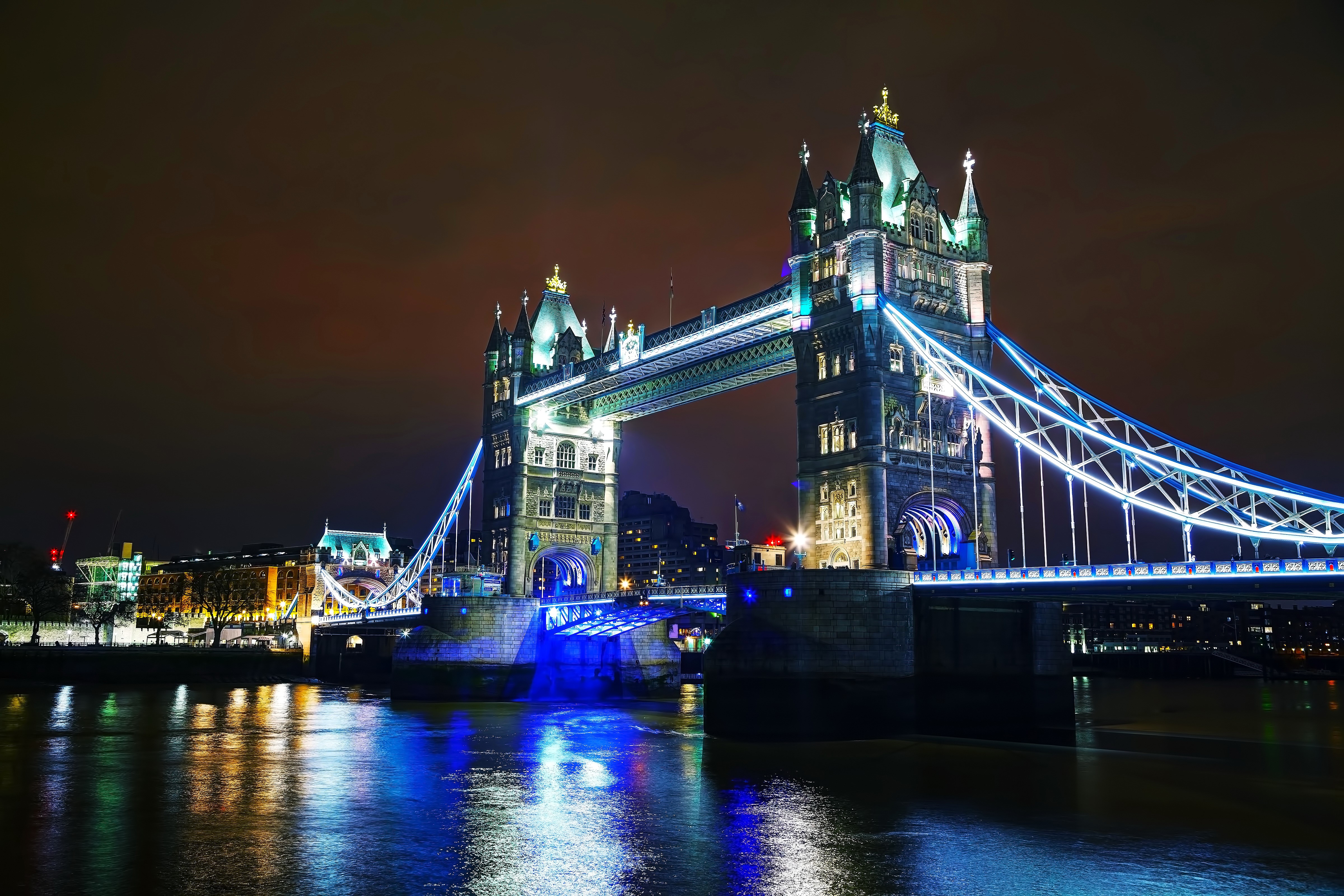 Tower Bridge at Night in London, United Kingdom HD Wallpaper
