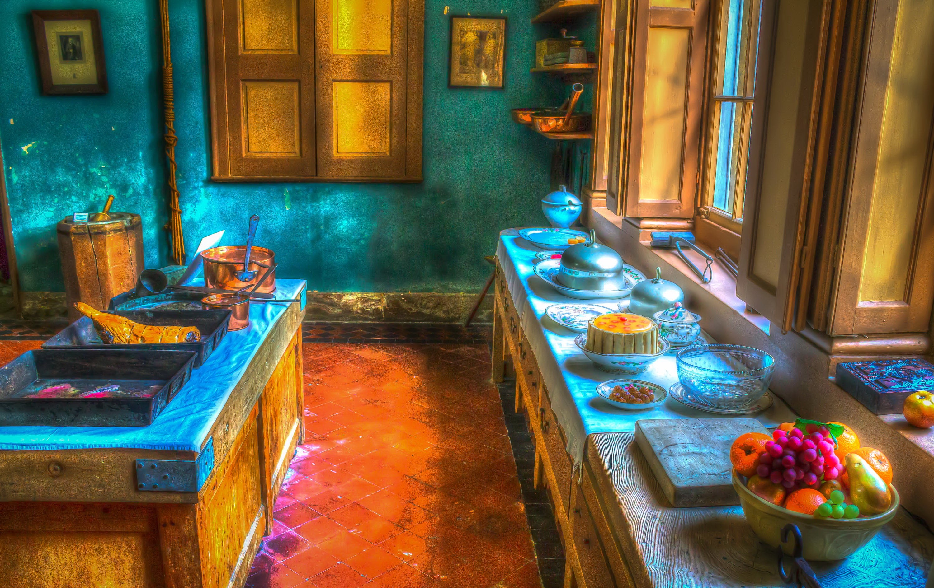 Old kitchen interior with food and fruit HD Wallpaper