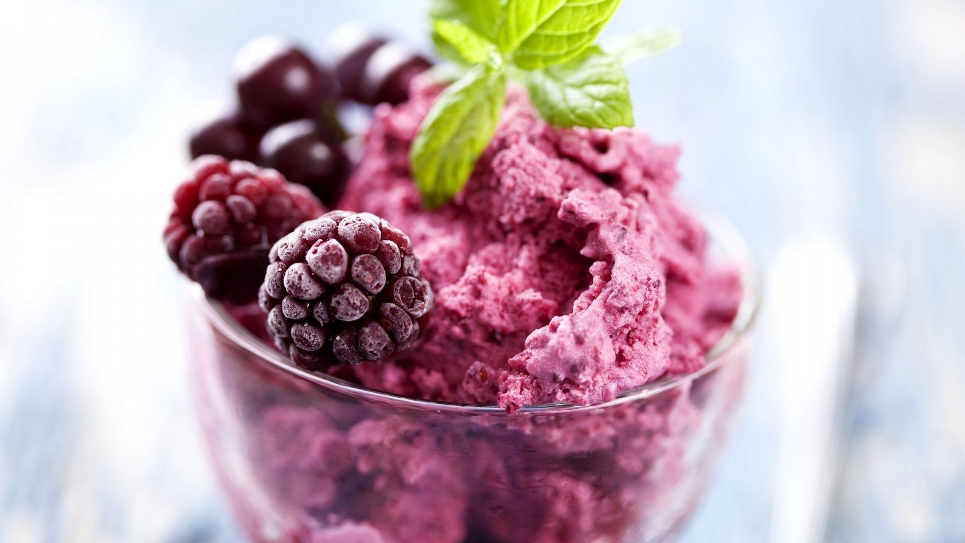 Berry ice cream with mint and berries HD Wallpaper