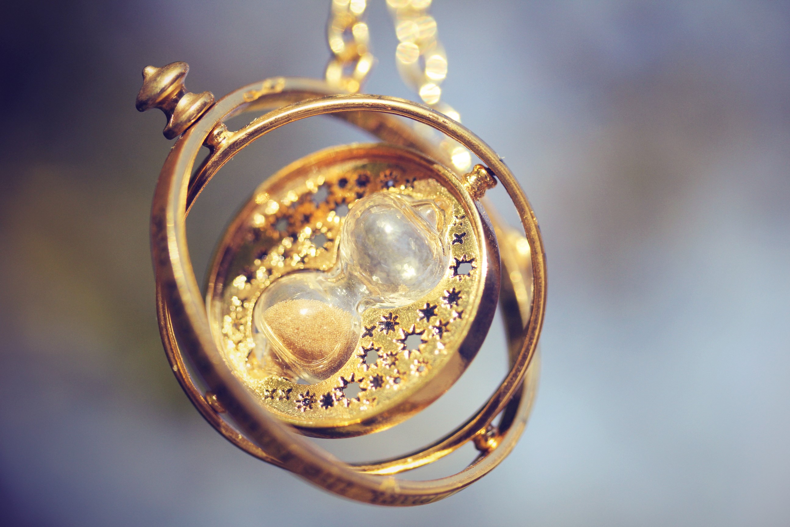 Golden Hourglass Pendant Necklace HD Wallpaper
