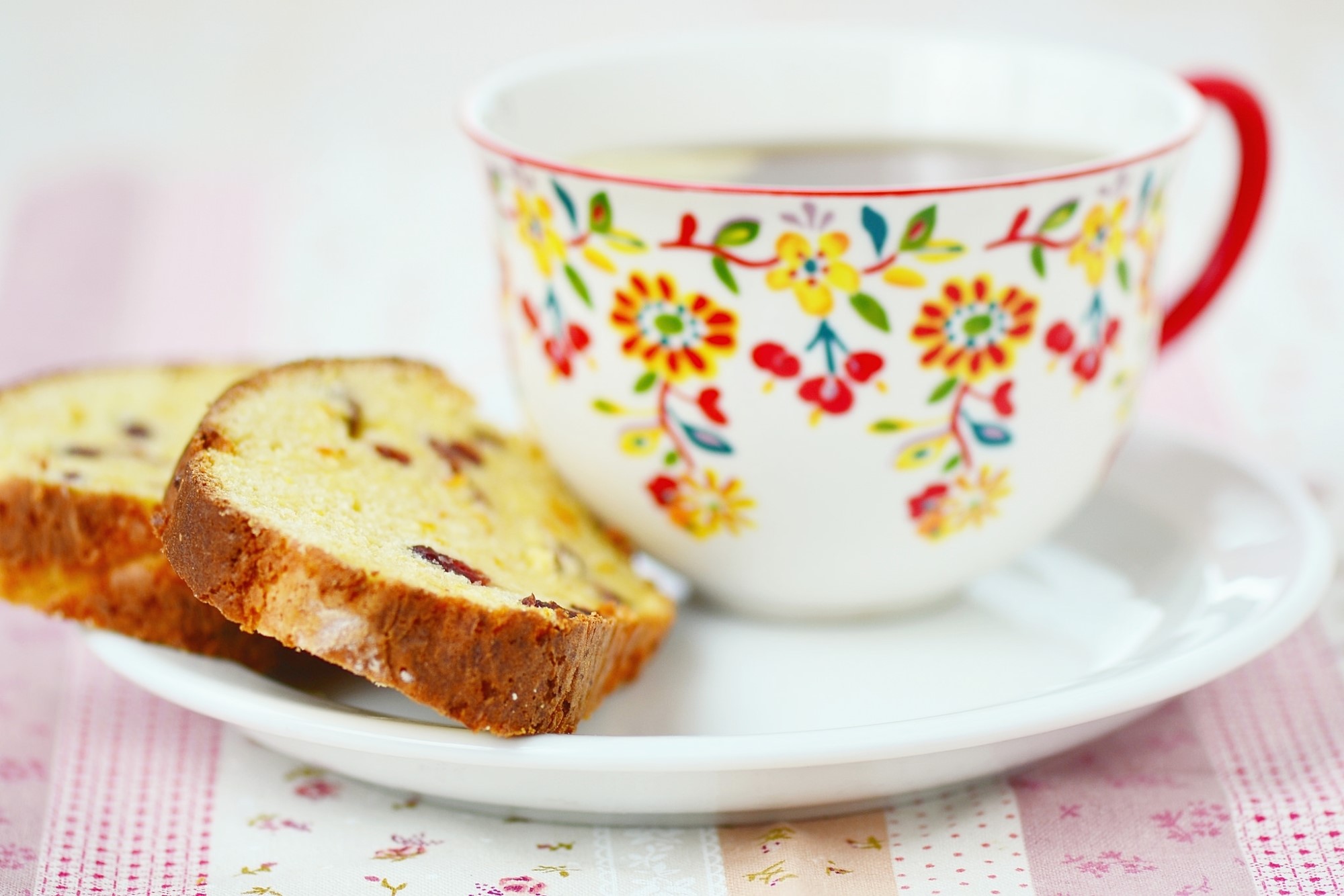 Tea cup with floral design and slices of pound cake HD Wallpaper