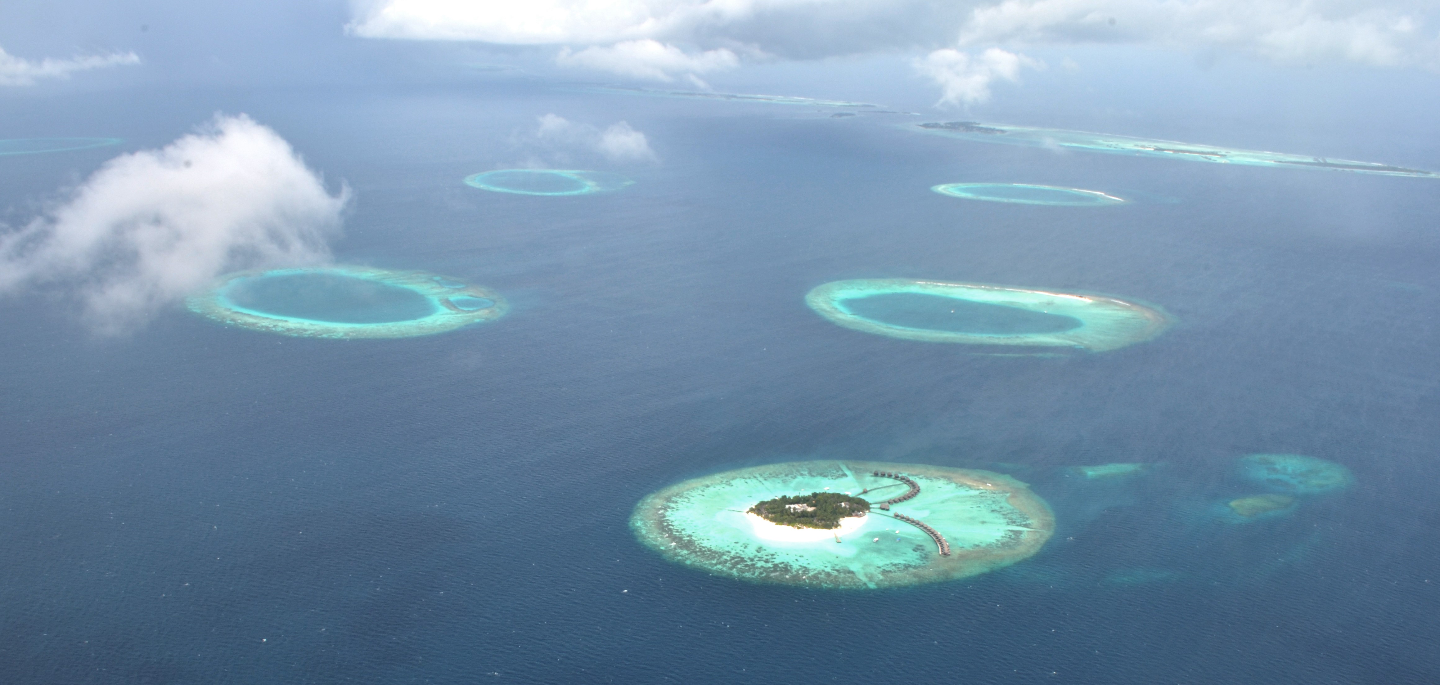 Aerial view of islands in the Maldives HD Wallpaper