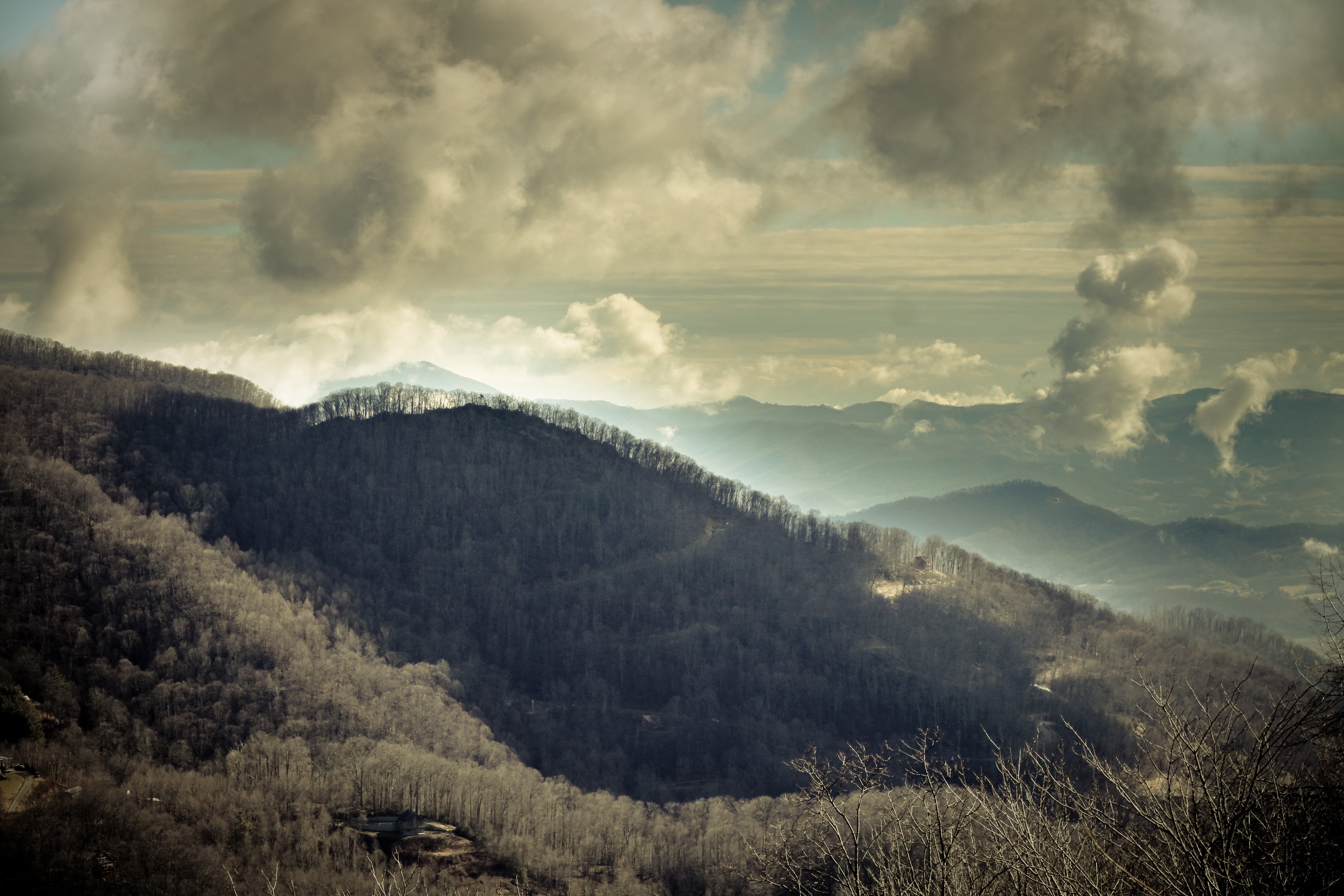 4K North Carolina Mountains Scenery with Clouds HD Wallpaper