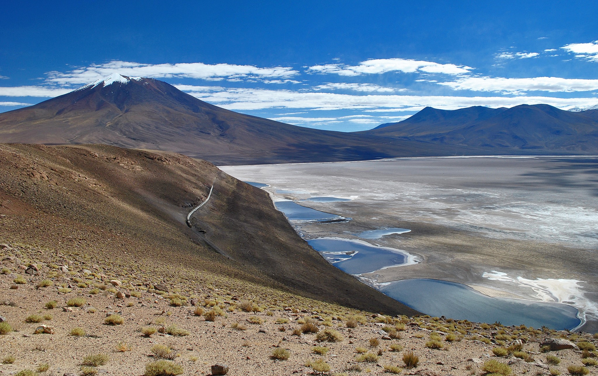 Bolivia Altiplano Mountains and Salar de Uyuni Lake HD Wallpaper
