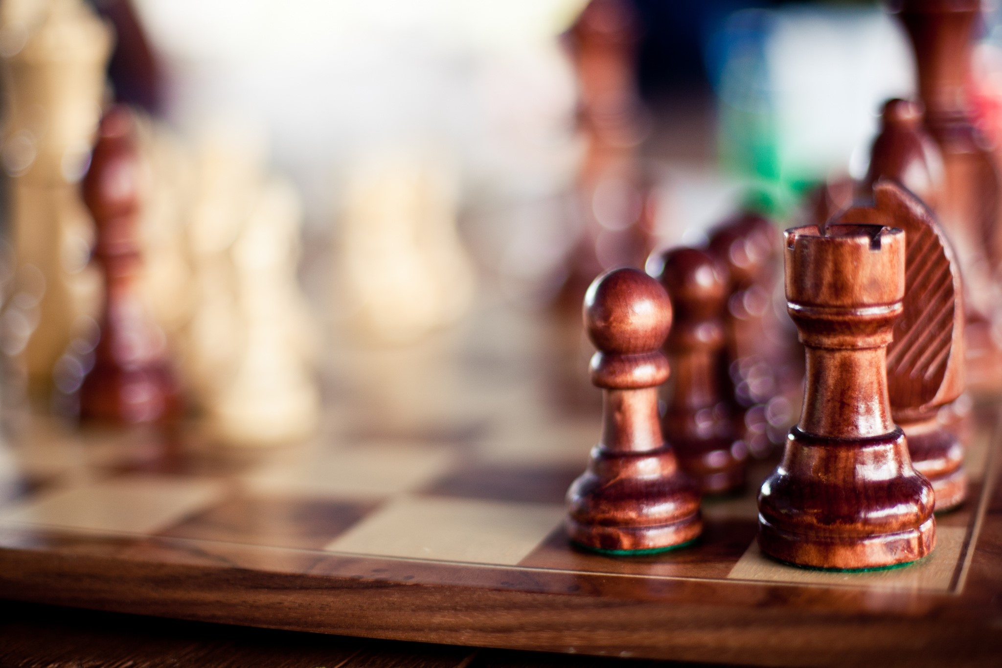 Wooden chess pieces on a chessboard HD Wallpaper