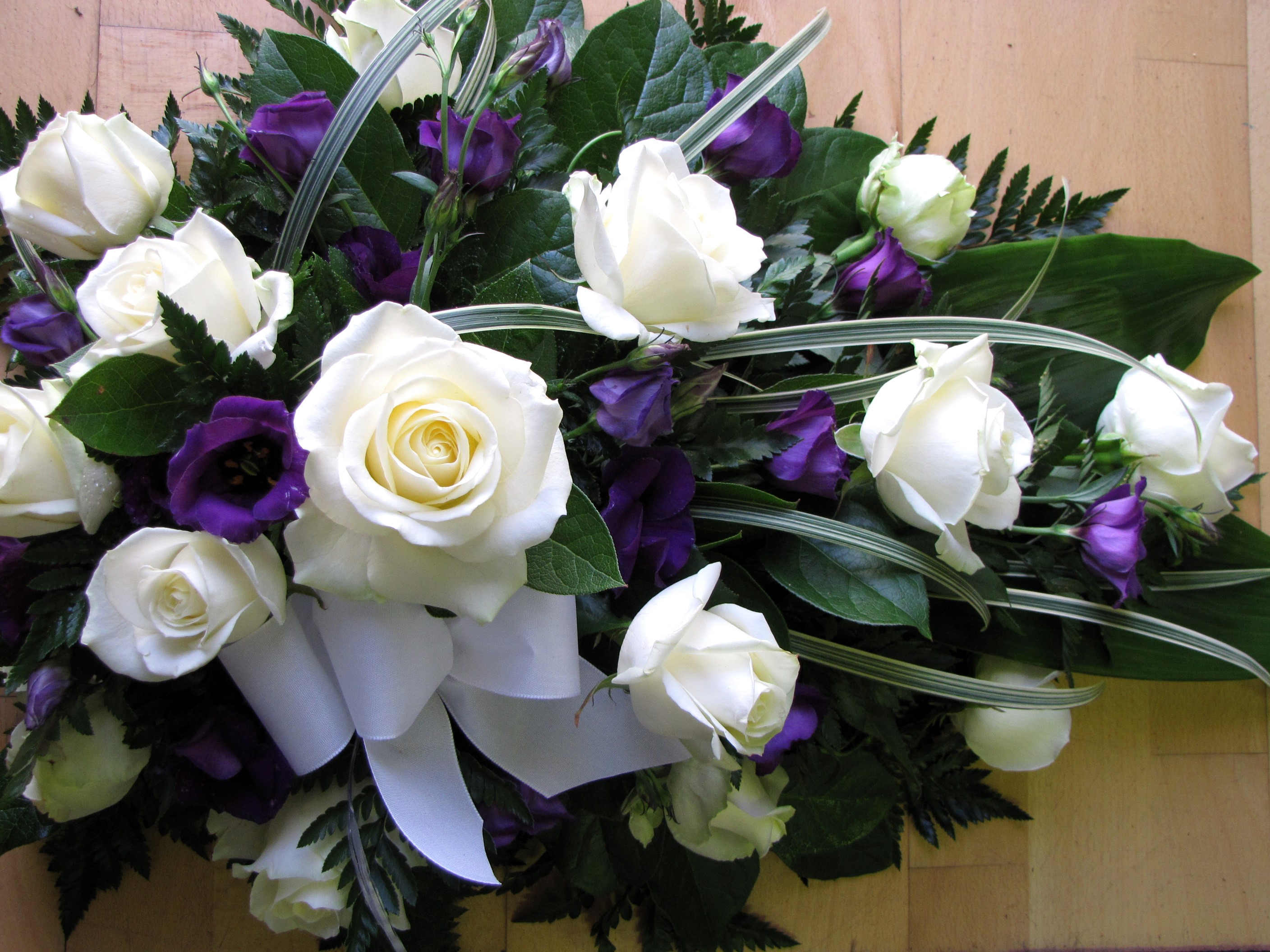 White roses and purple eustoma floral arrangement with ribbon HD Wallpaper