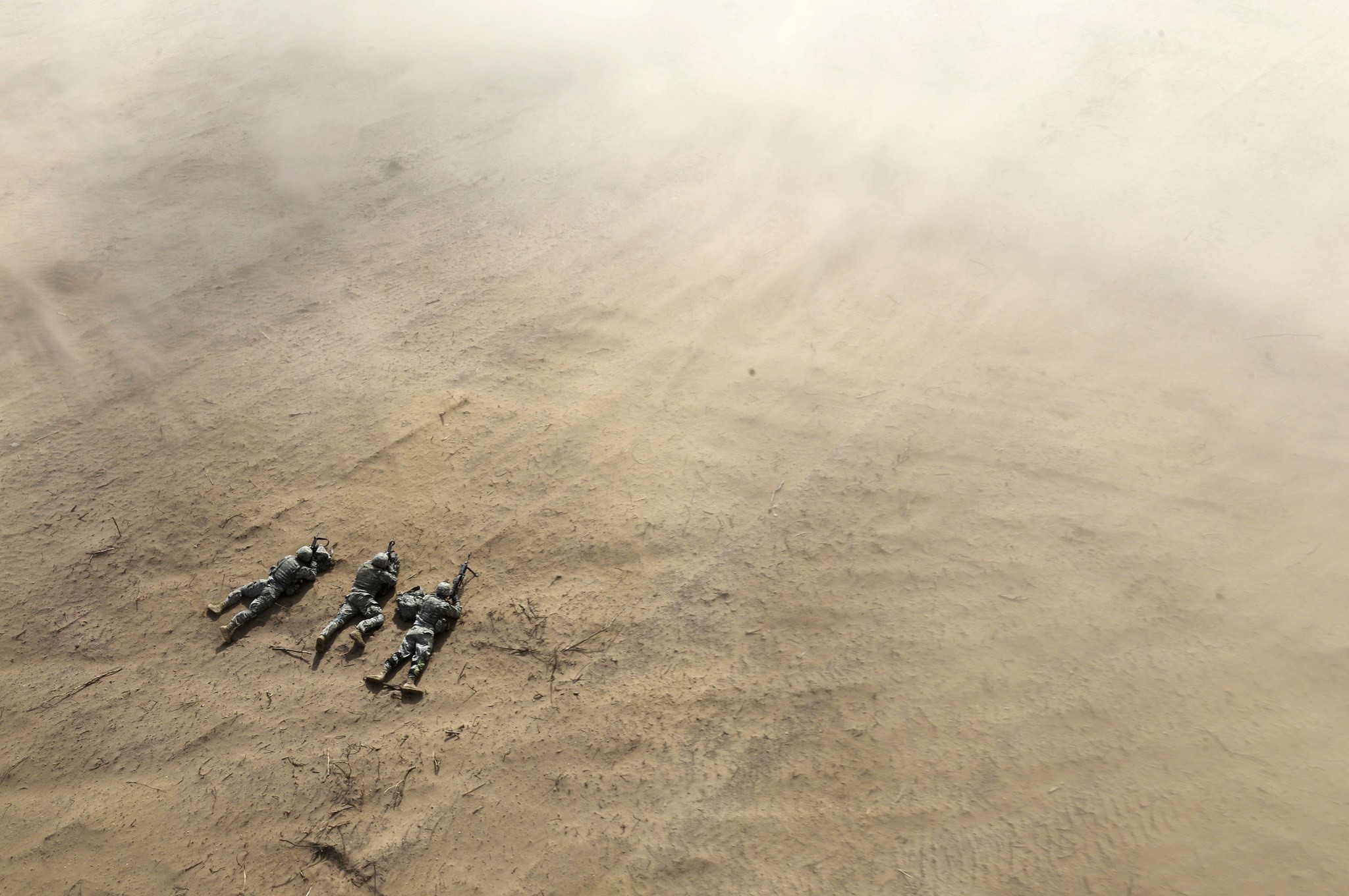 Soldiers lying in the desert sand HD Wallpaper