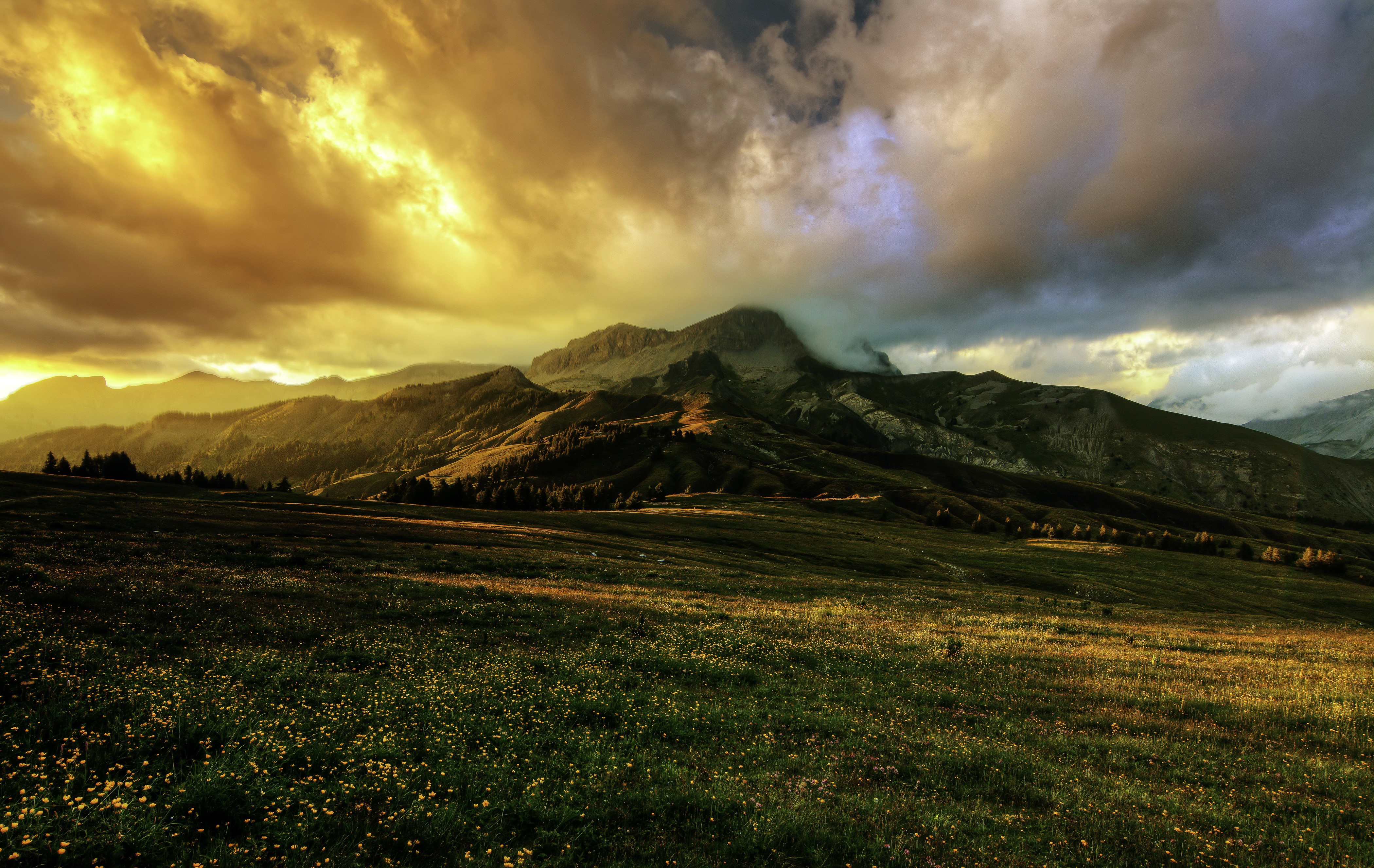 4K Mountains and Clouds at Sunset in France HD Wallpaper