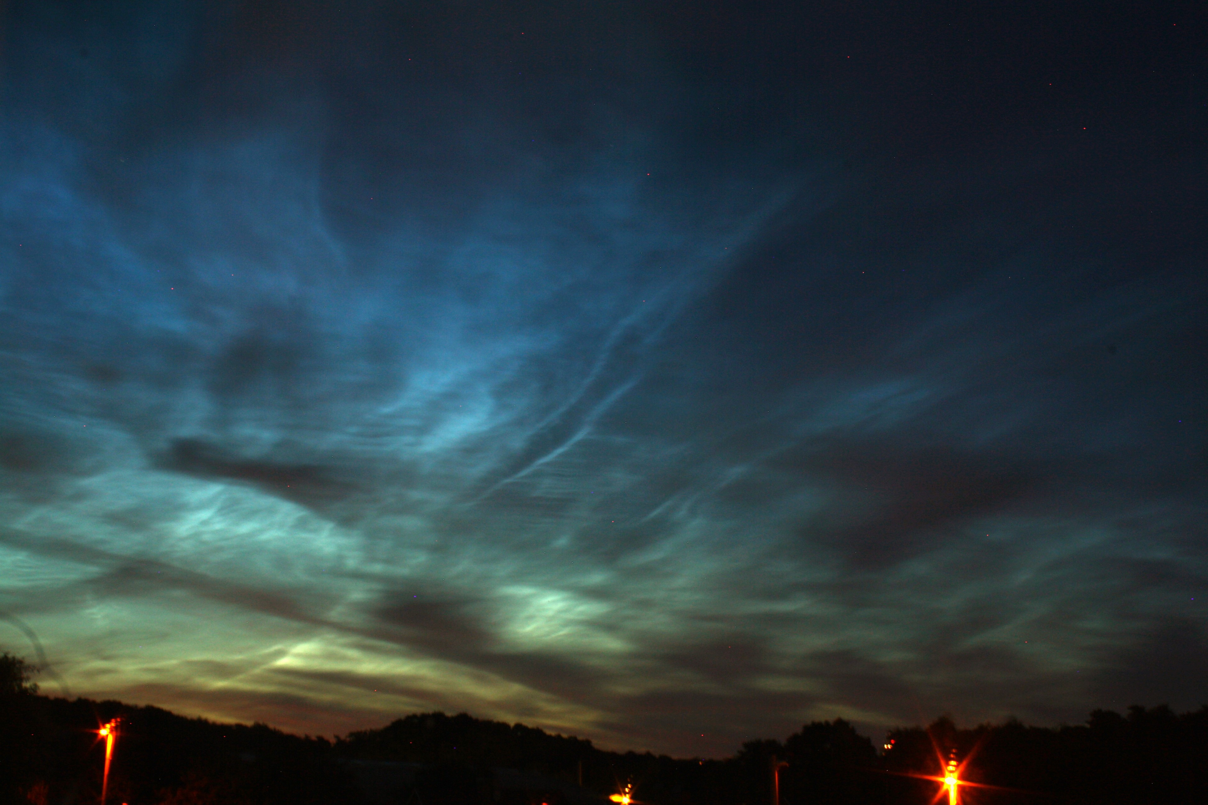 Noctilucent clouds in the night sky HD Wallpaper