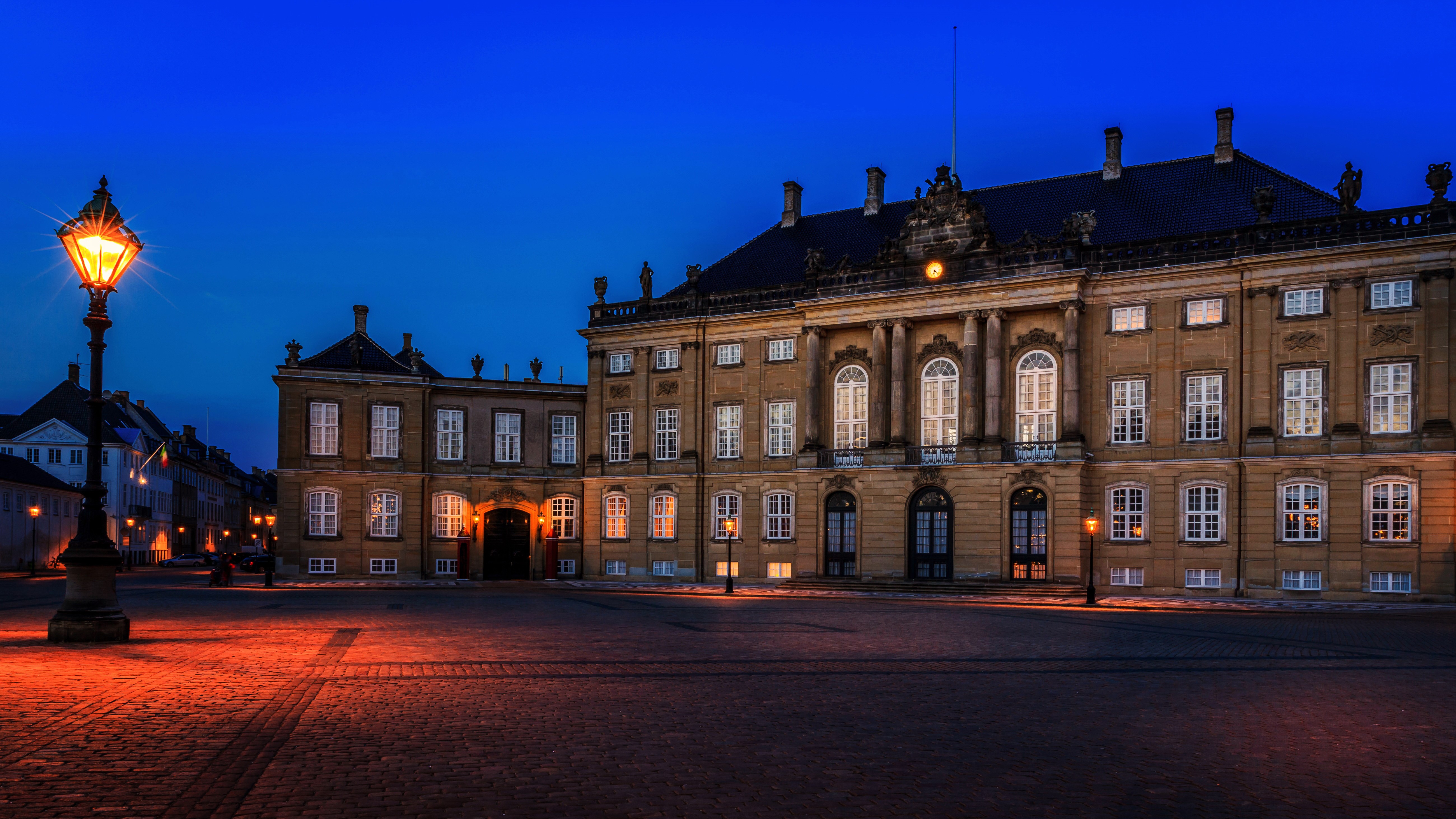 Amalienborg Palace in Copenhagen at Night HD Wallpaper
