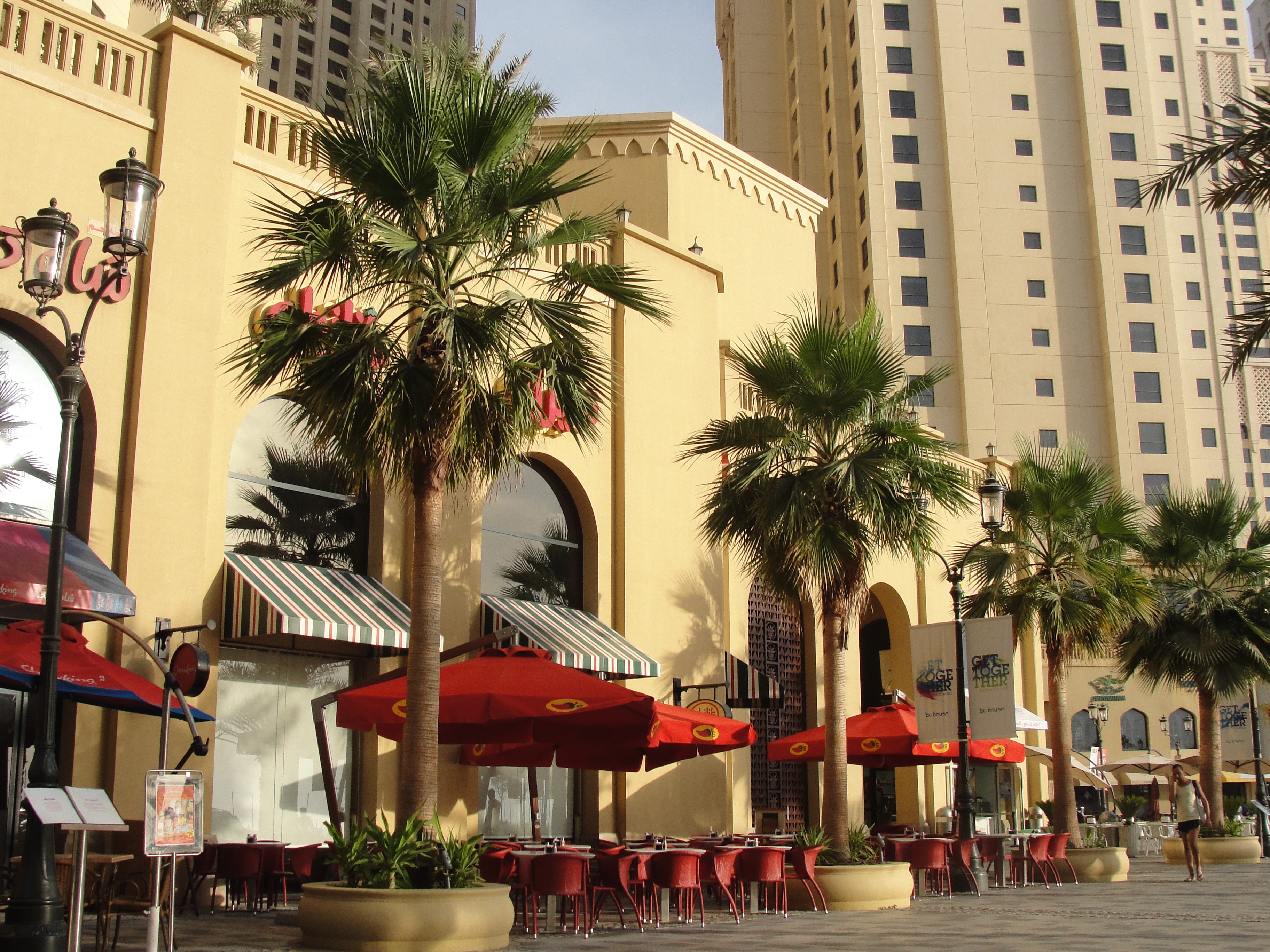 Outdoor cafe with palm trees in Dubai HD Wallpaper