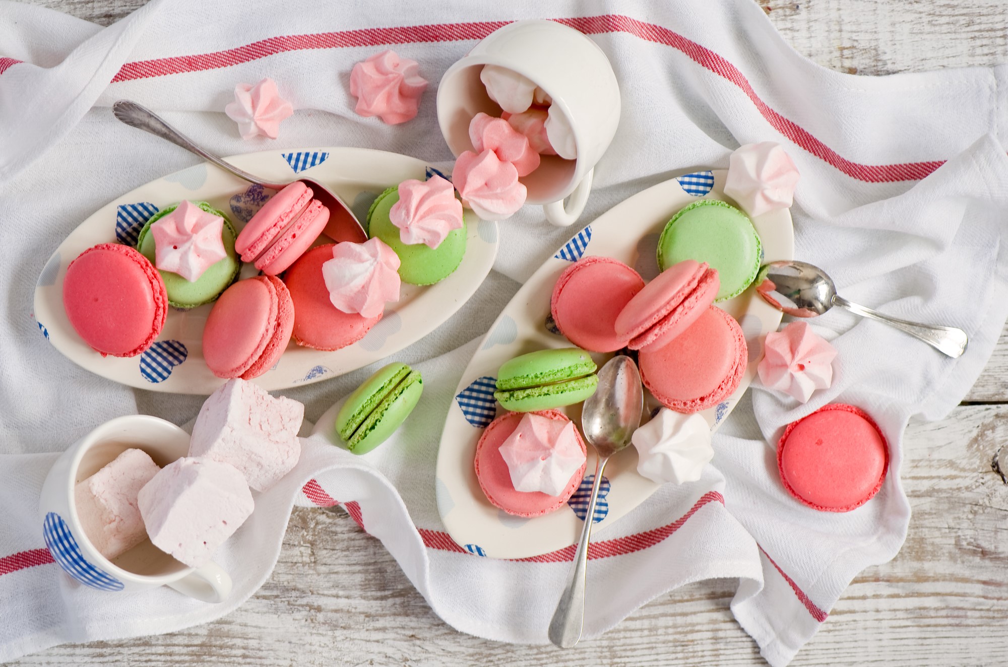 Pink and green macarons with meringues and marshmallows HD Wallpaper