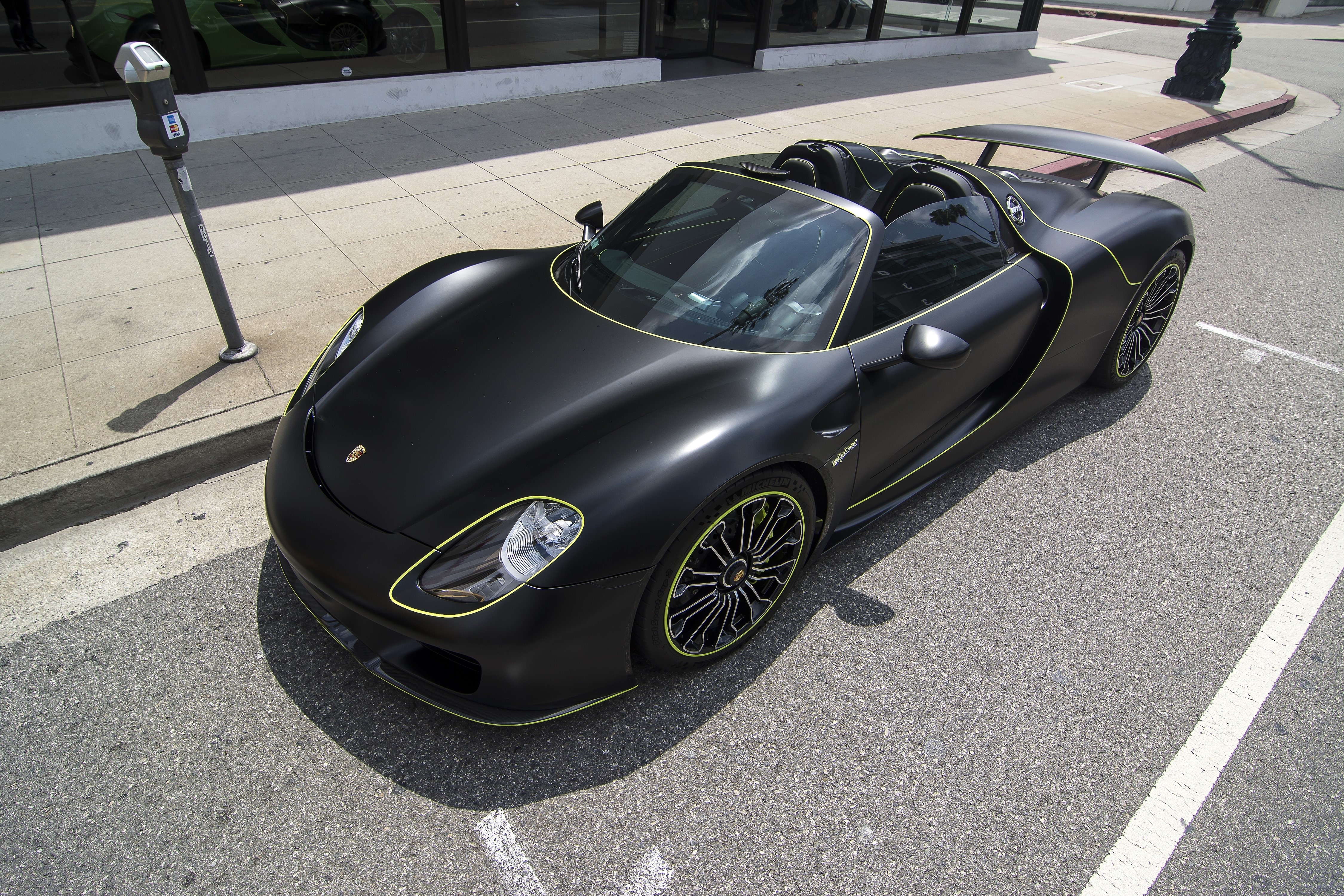 Black Porsche 918 Spyder parked on street HD Wallpaper