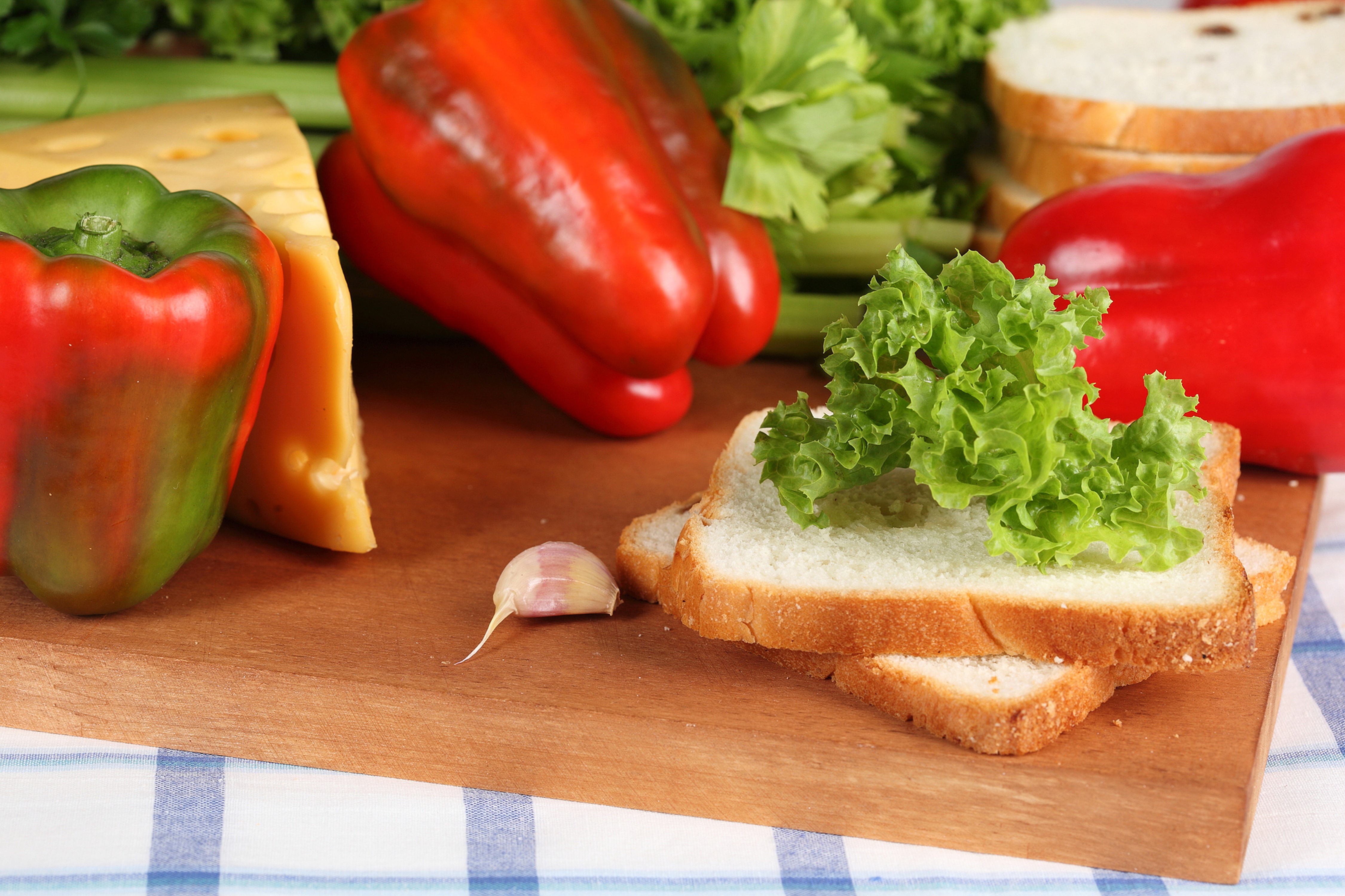 4K Bread, Bell Pepper, and Cheese HD Wallpaper