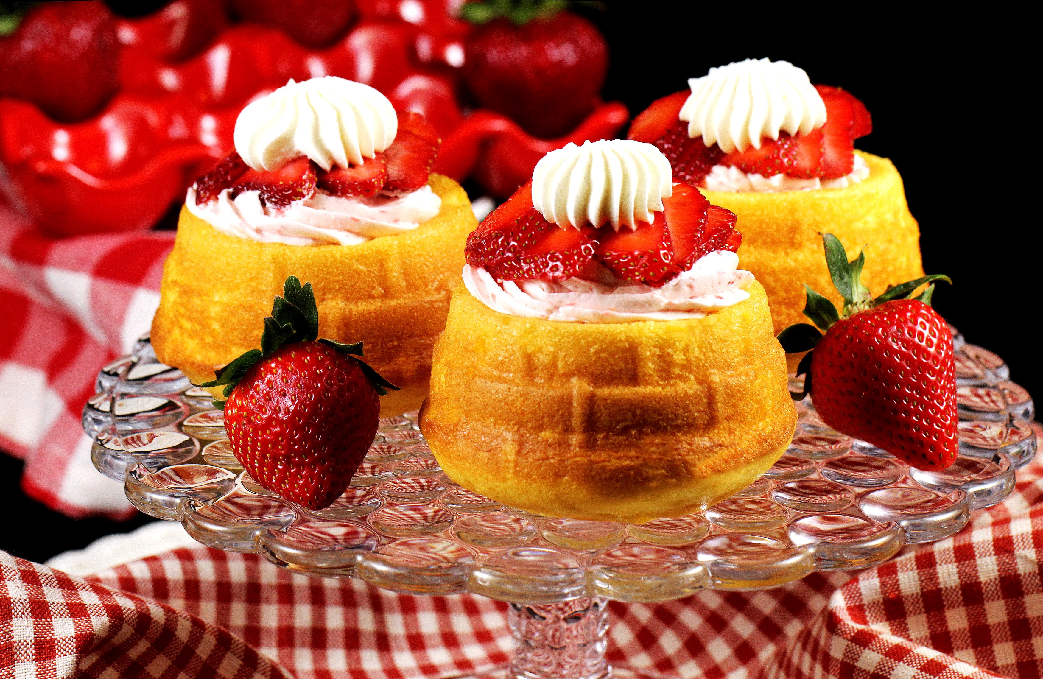 Strawberry Shortcake Pastries on a Cake Stand HD Wallpaper