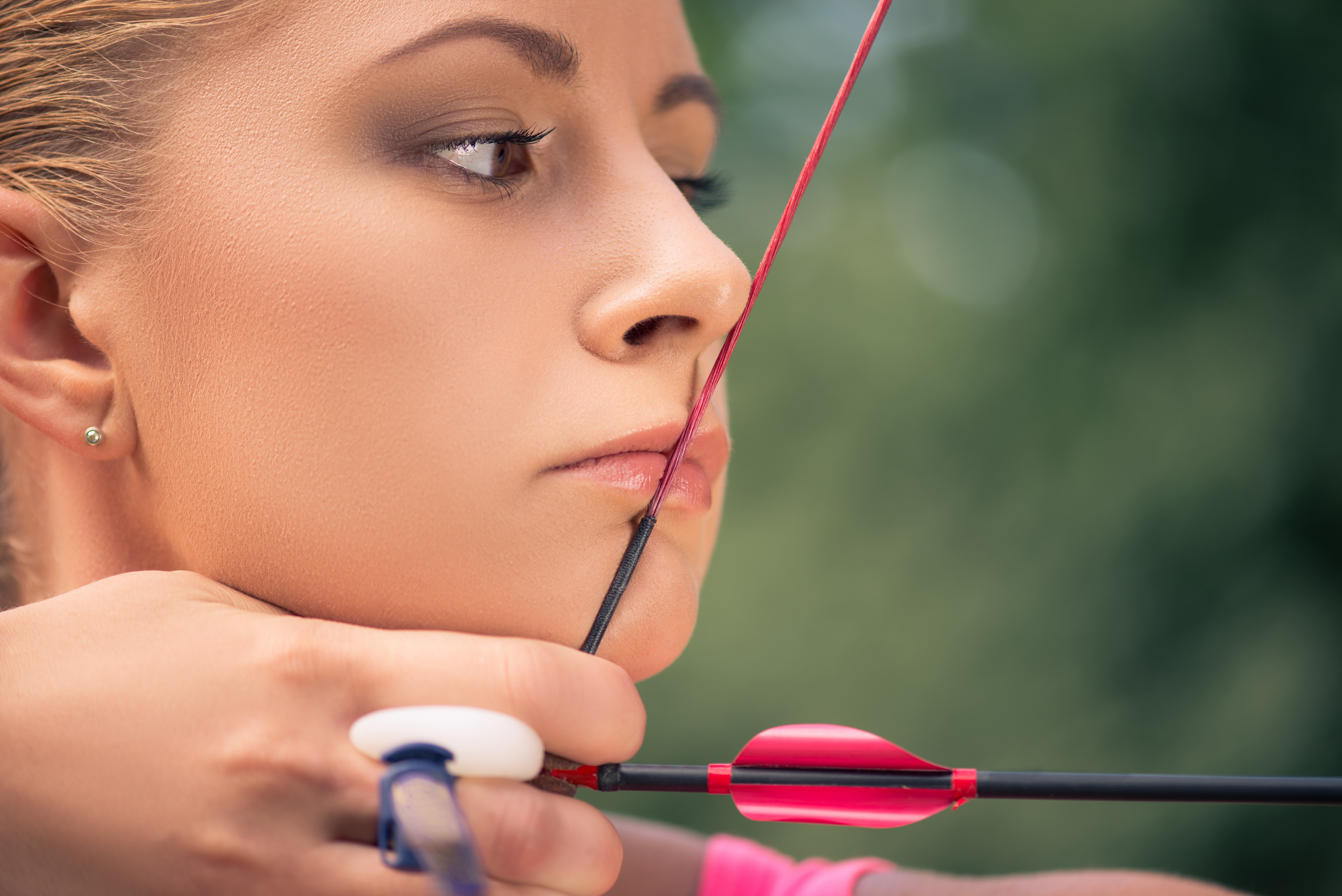 Woman aiming a bow and arrow HD Wallpaper
