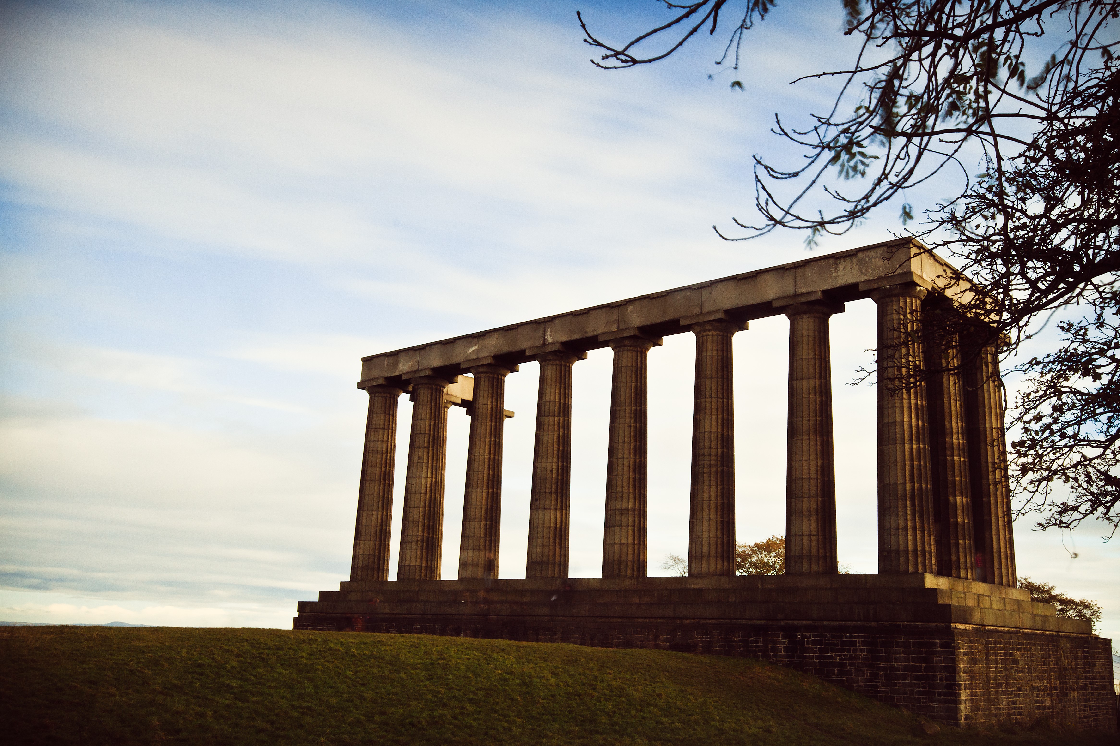 National Monument with Columns and Sky HD Wallpaper