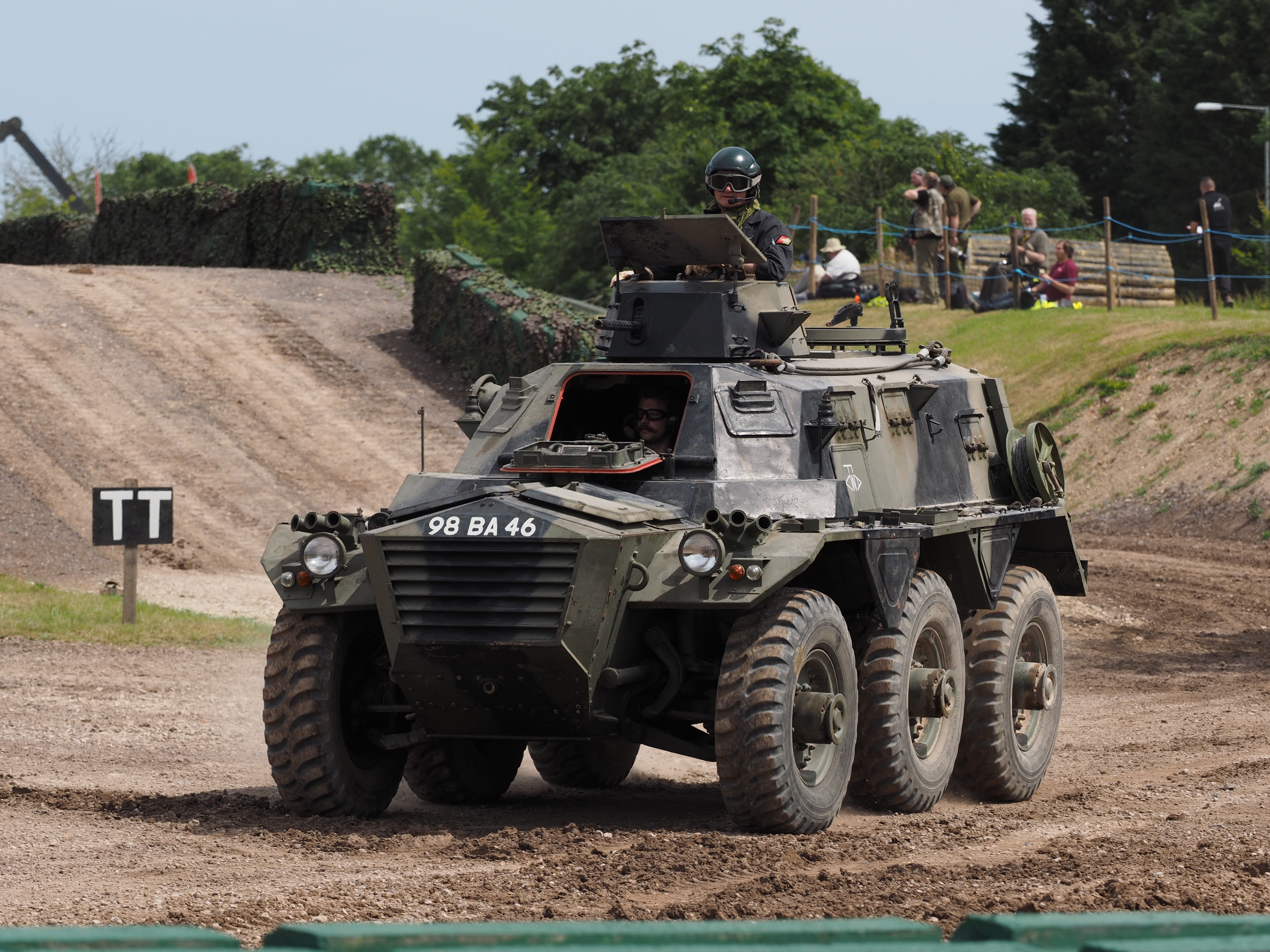 Saracen APC at Tankfest 2015 HD Wallpaper