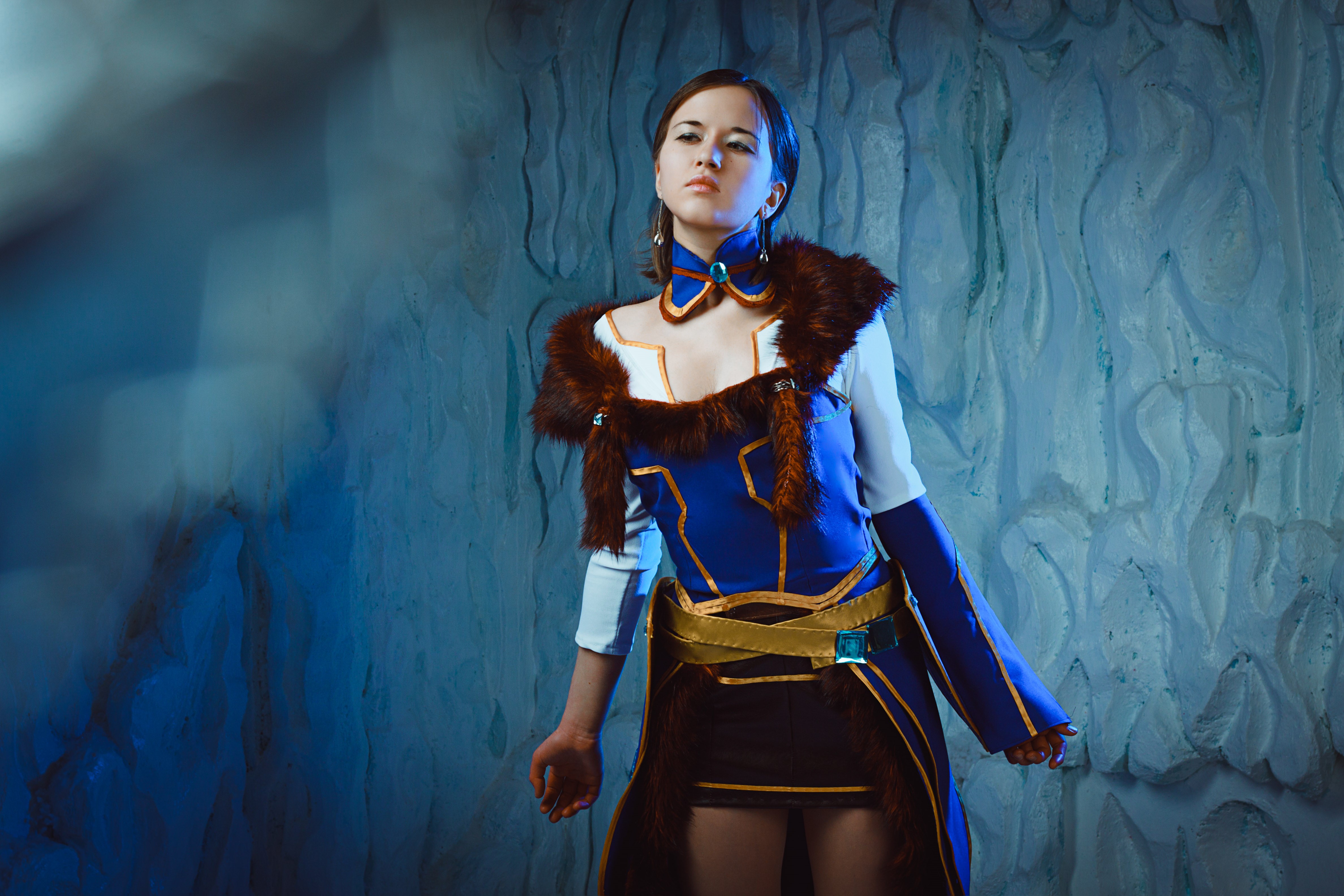 Woman in blue and white dress from Prime World HD Wallpaper