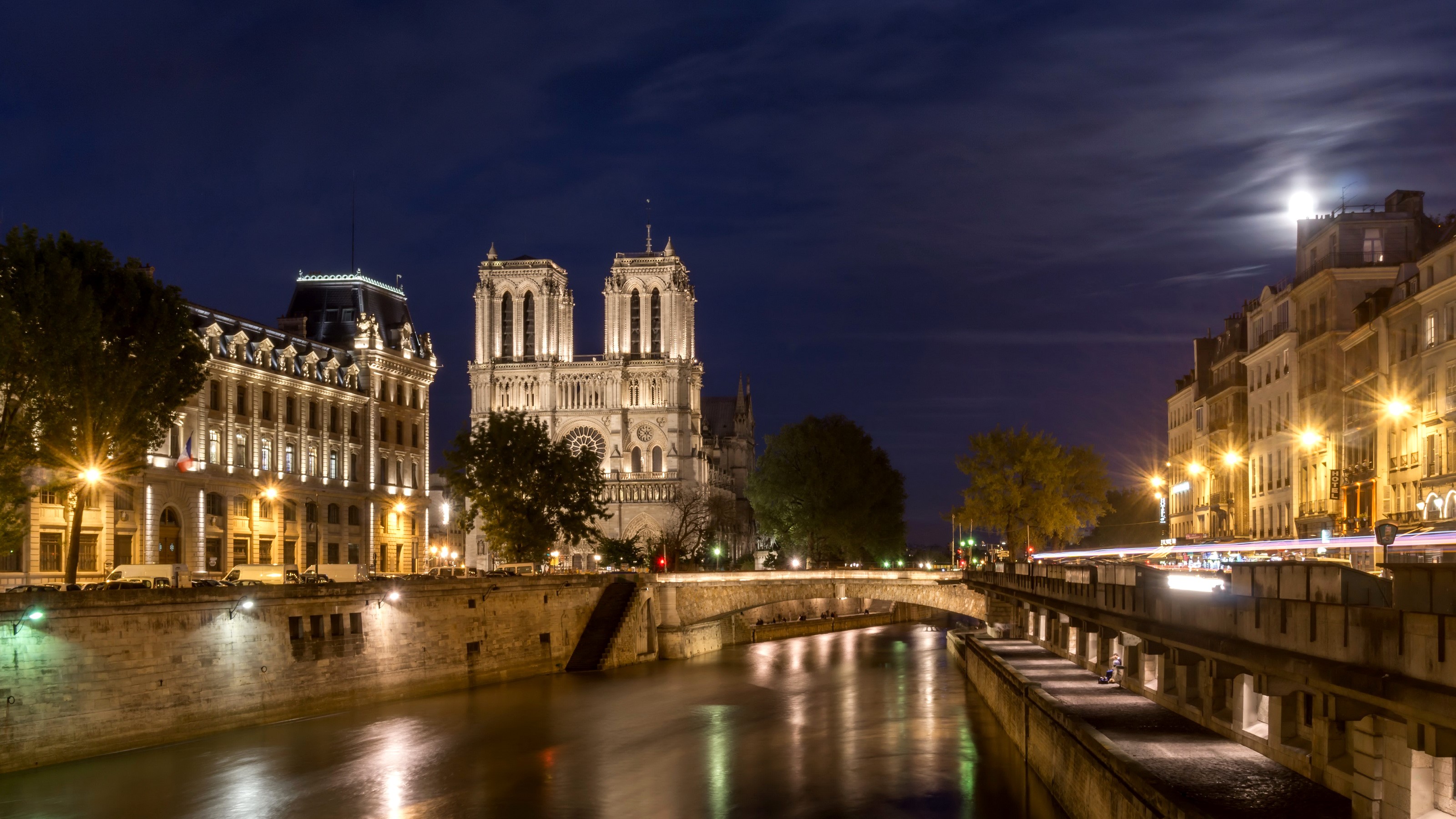 Notre Dame Cathedral and Seine River at Night, Paris HD Wallpaper