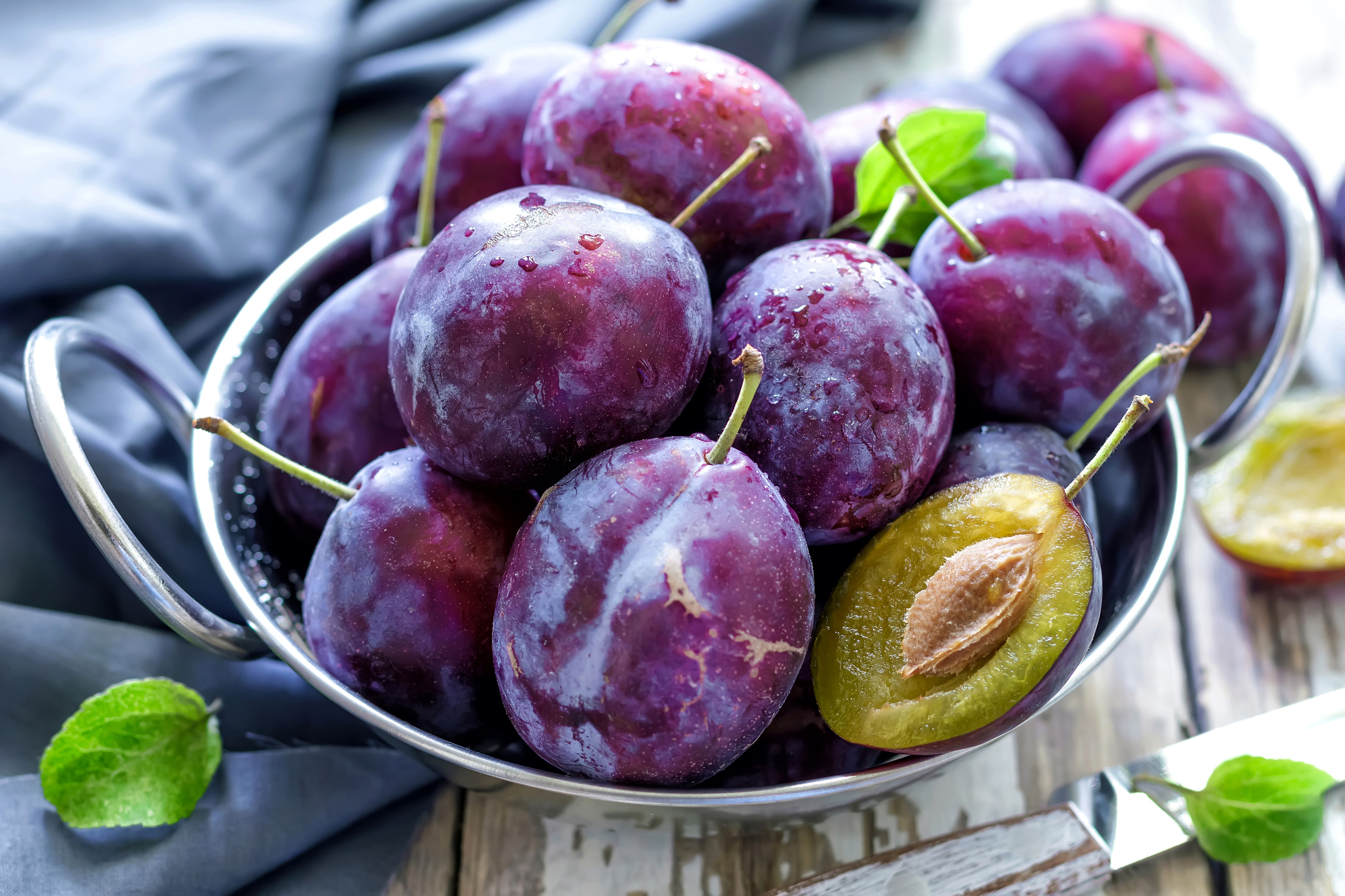 Plums in a colander HD Wallpaper
