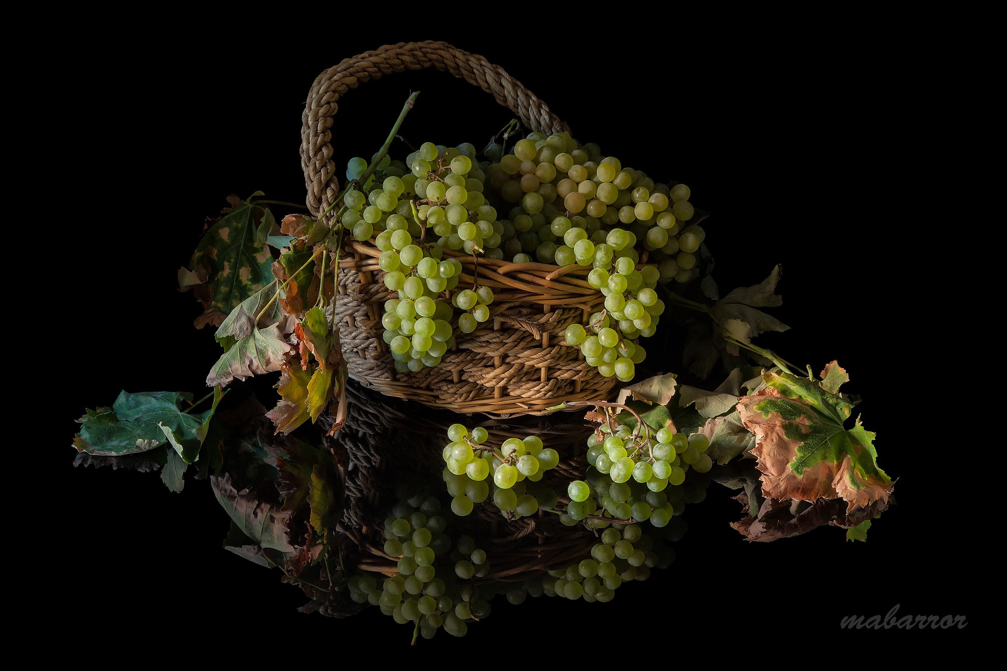 Green grapes in a wicker basket with leaves HD Wallpaper
