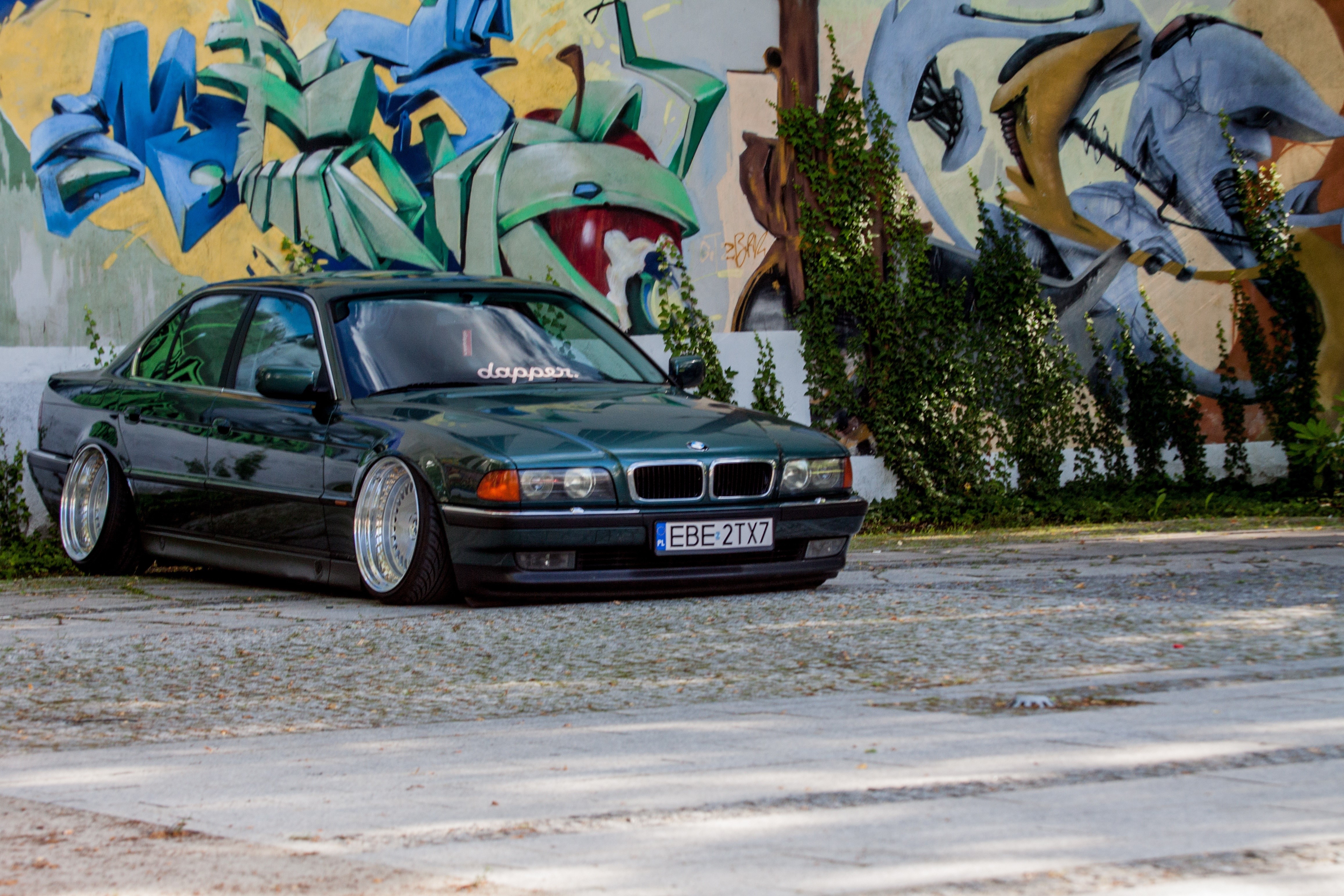 4K E38 Stance BMW with Graffiti HD Wallpaper