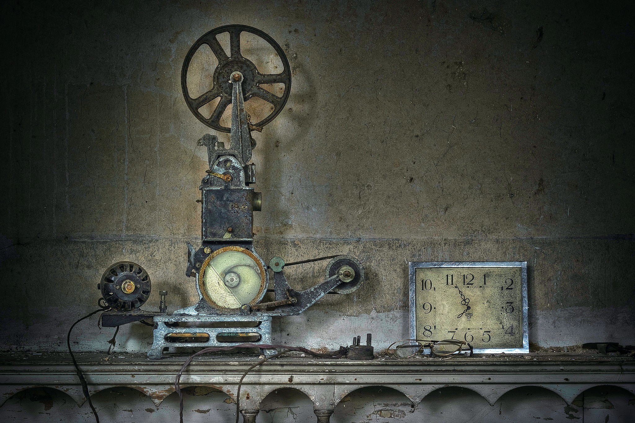 Old film projector and clock on a shelf HD Wallpaper