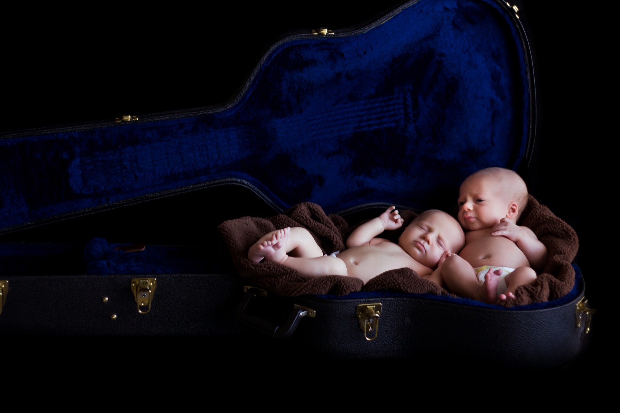 Two infants in a guitar case HD Wallpaper