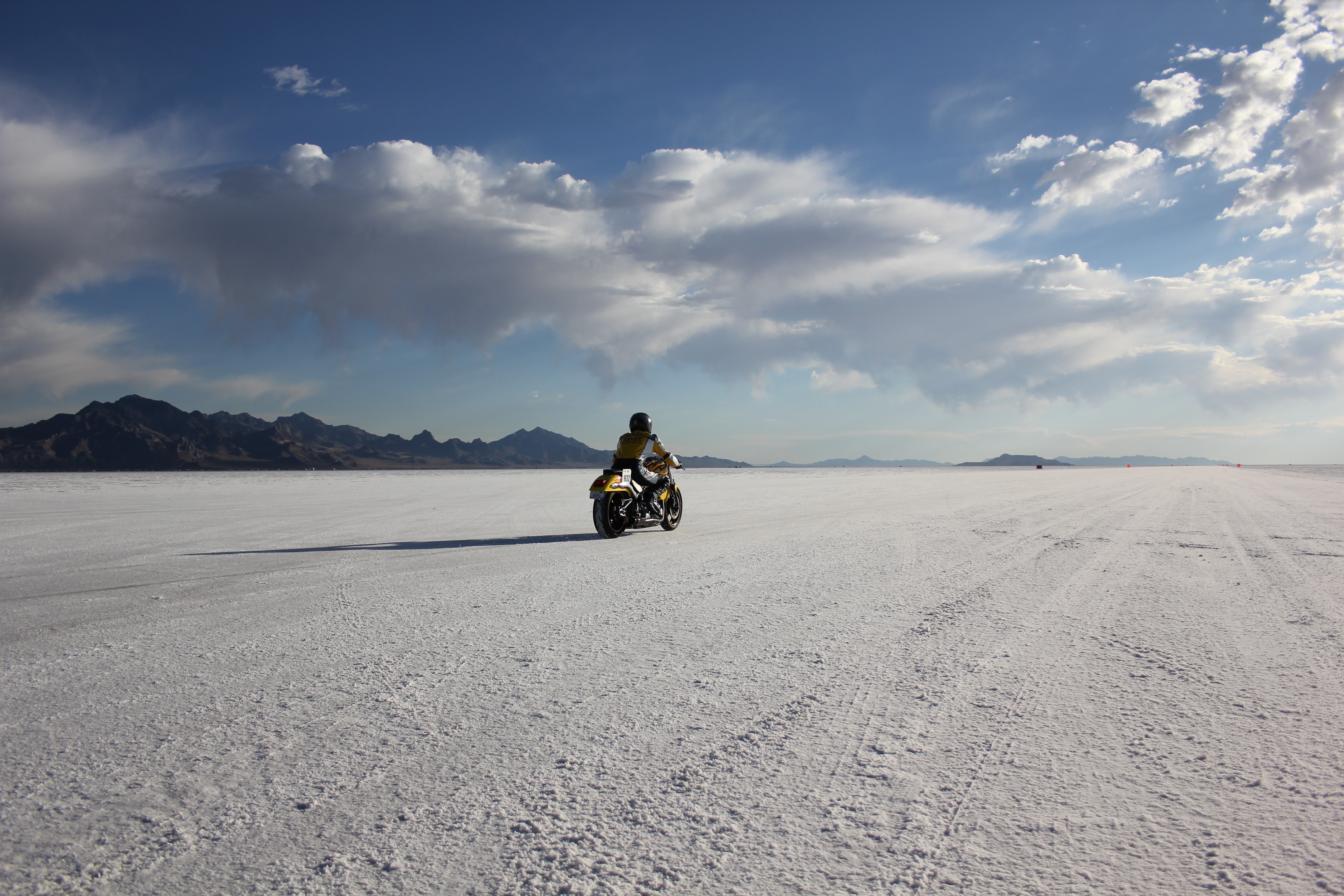 Motorcyclist on Bonneville Salt Flats, Utah, USA HD Wallpaper