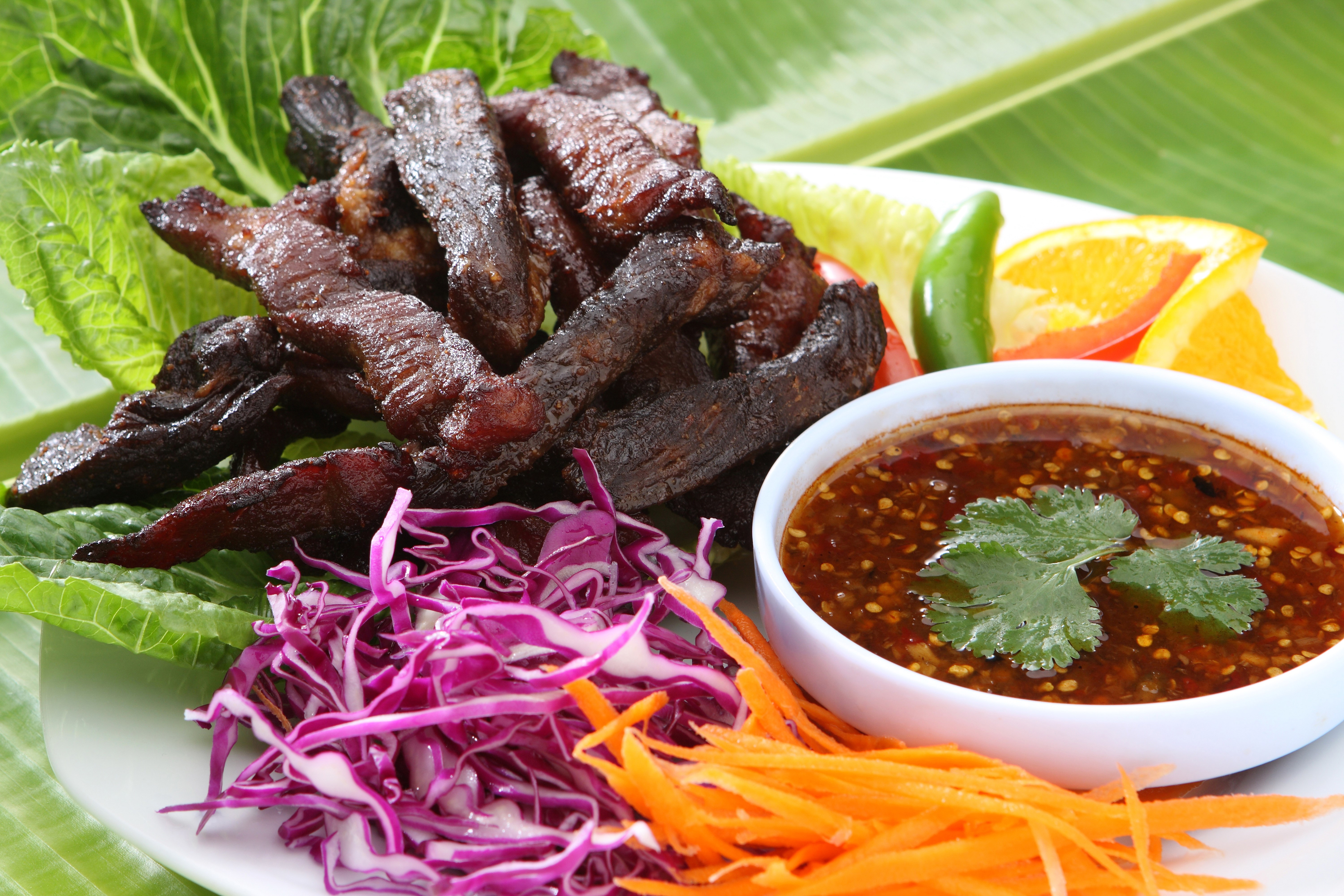 Meat products with vegetables and dipping sauce HD Wallpaper