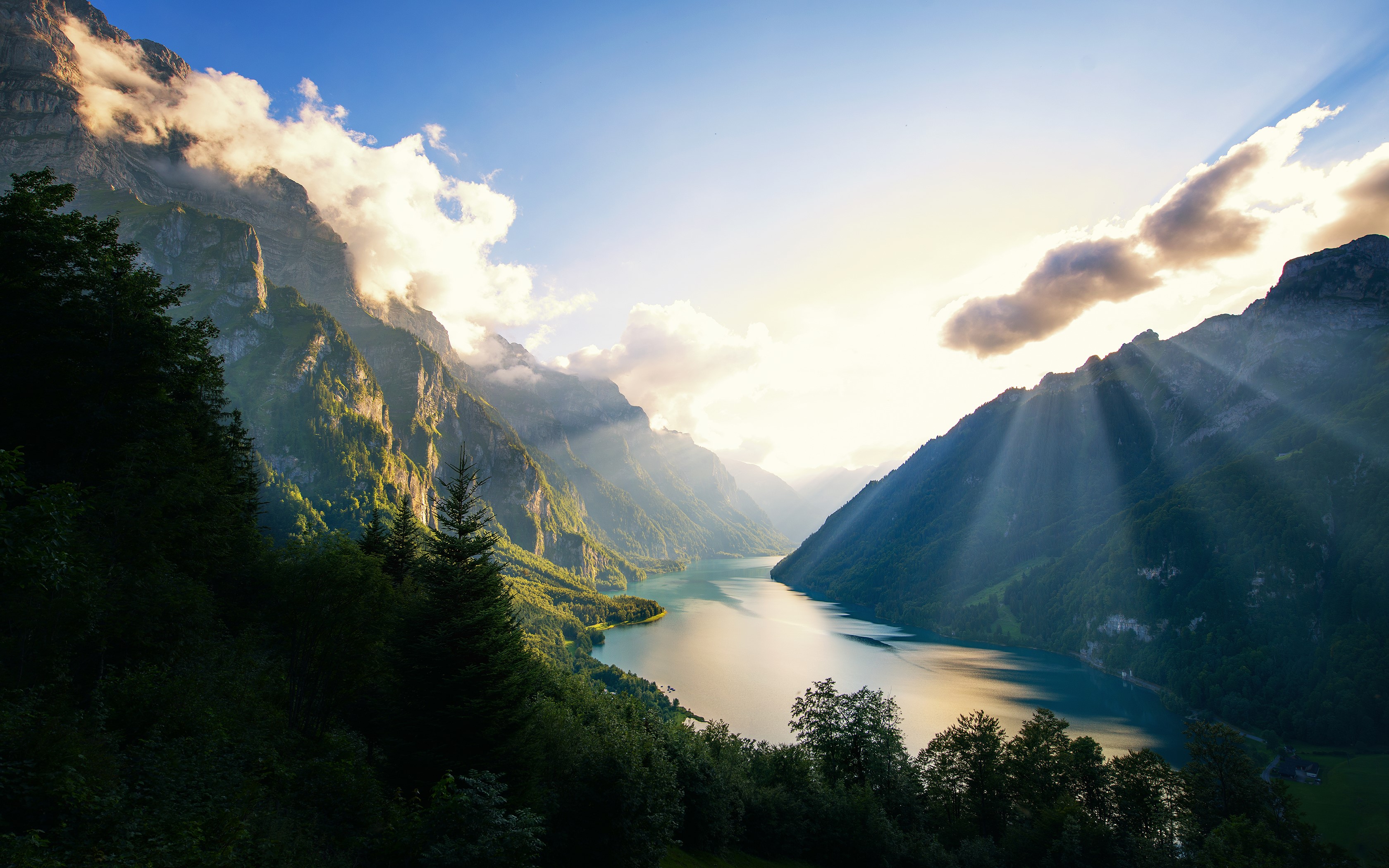 Lake in the Swiss Alps with Sunbeams HD Wallpaper