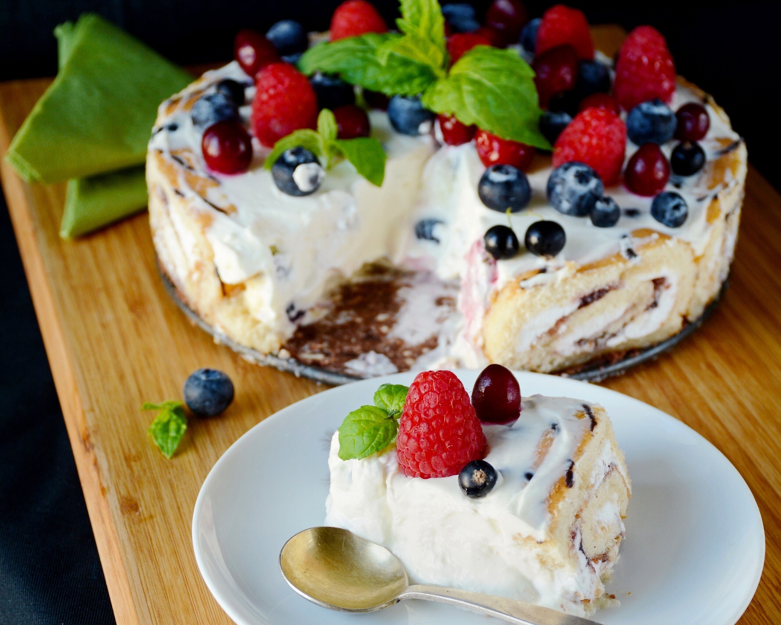 Ice cream cake roll with berries and mint HD Wallpaper