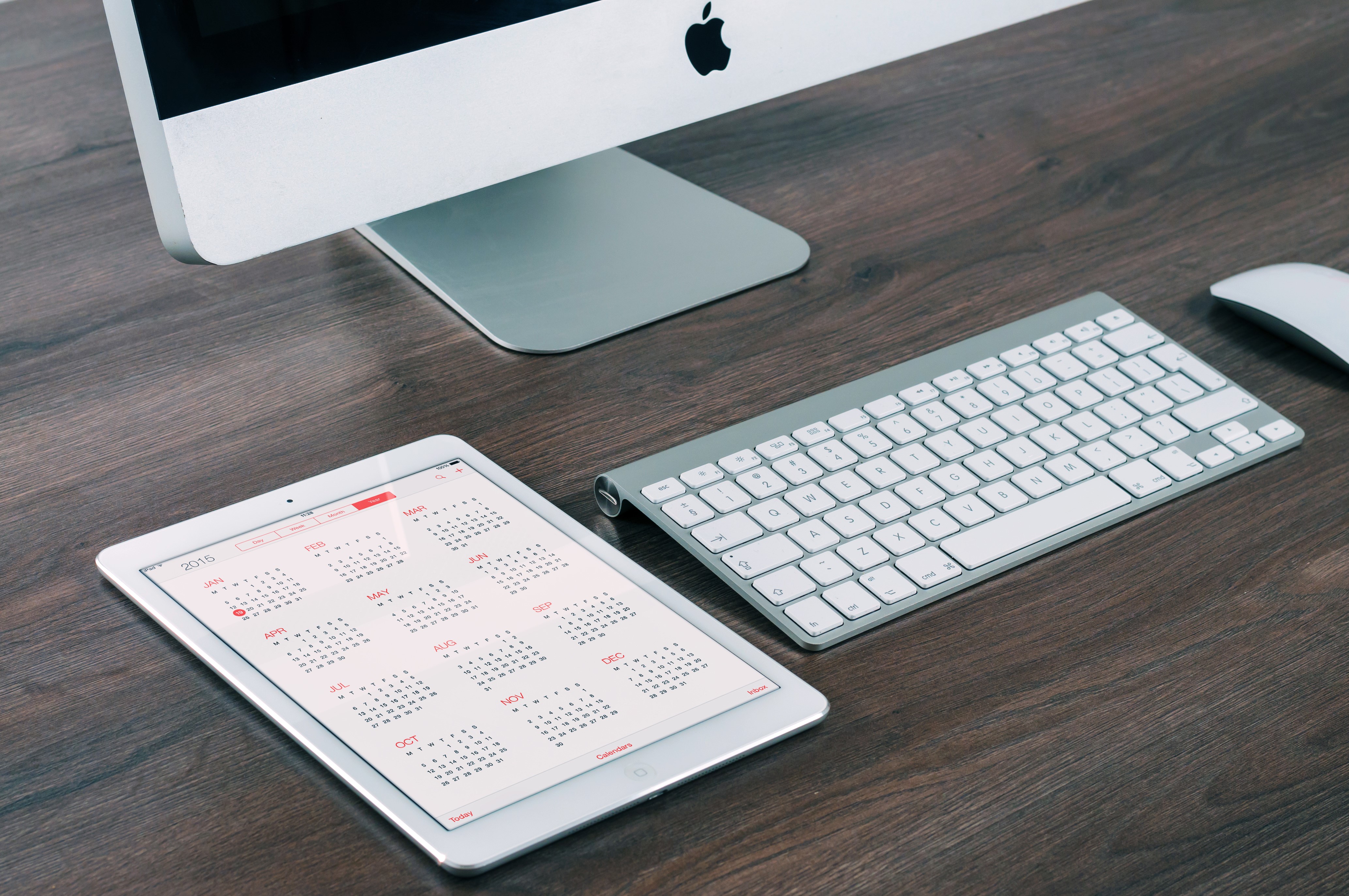 Apple iMac, Keyboard, Mouse, and iPad with 2015 Calendar HD Wallpaper