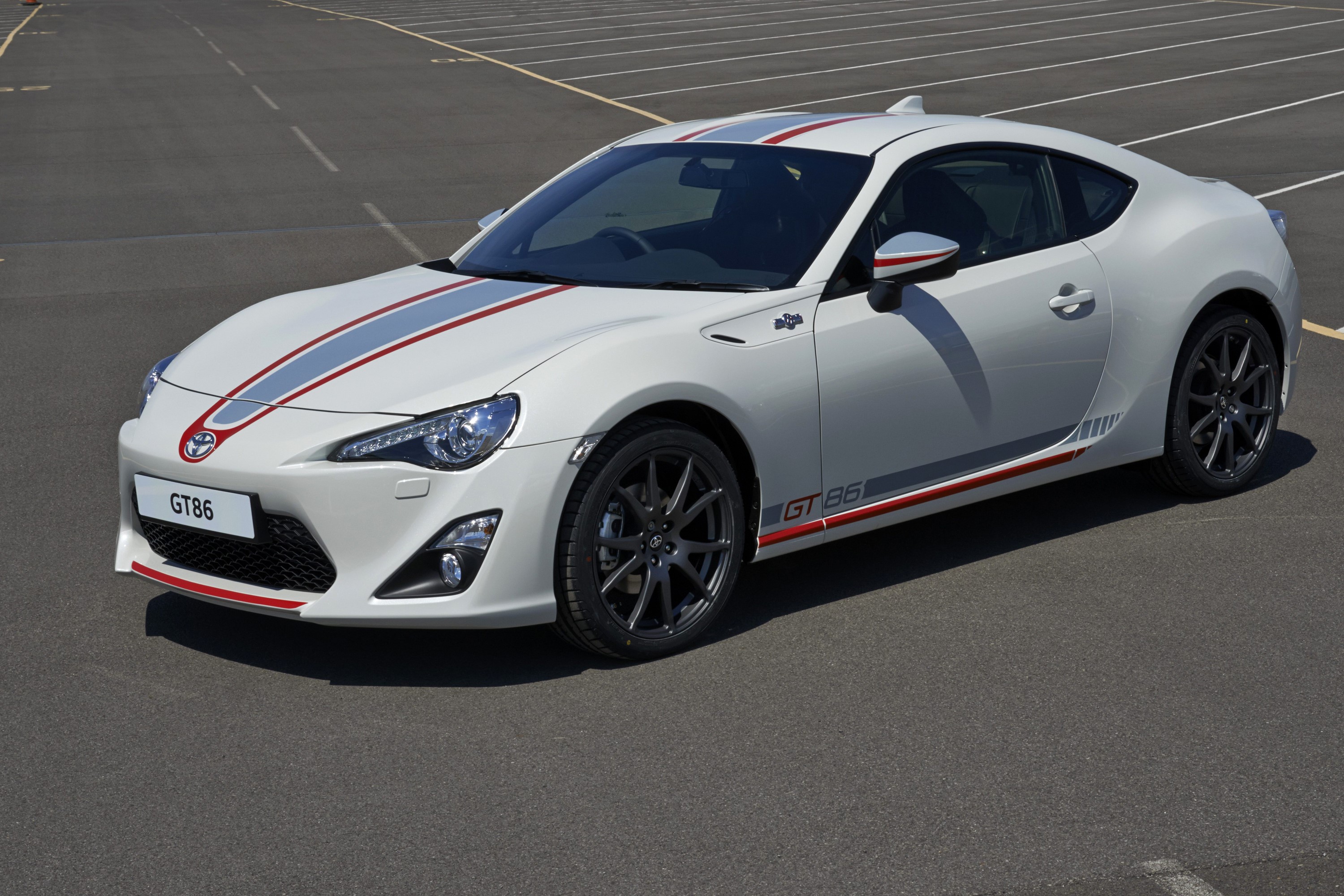 White Toyota GT86 with red and silver racing stripes HD Wallpaper