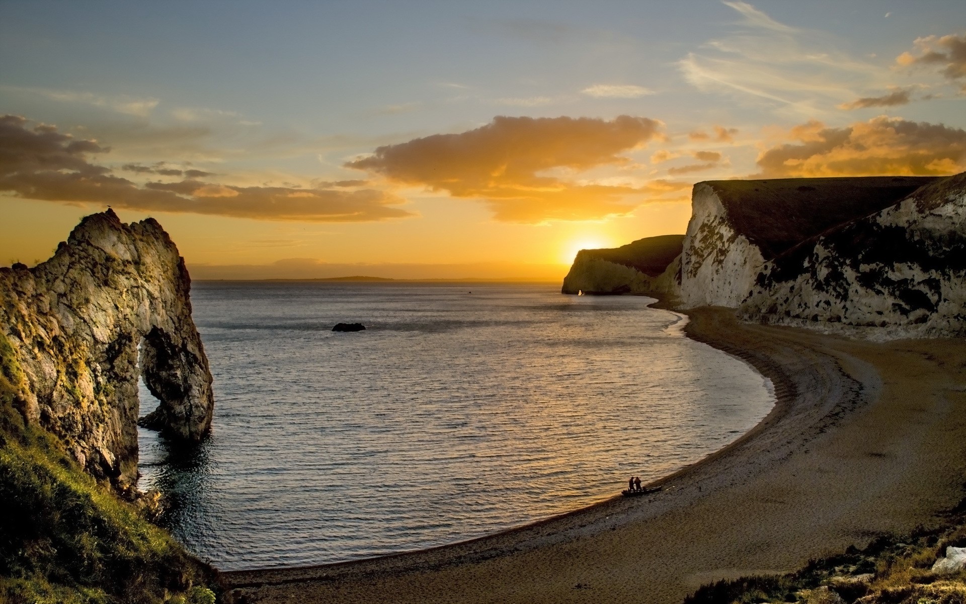 Durdle Door beach at sunset HD Wallpaper
