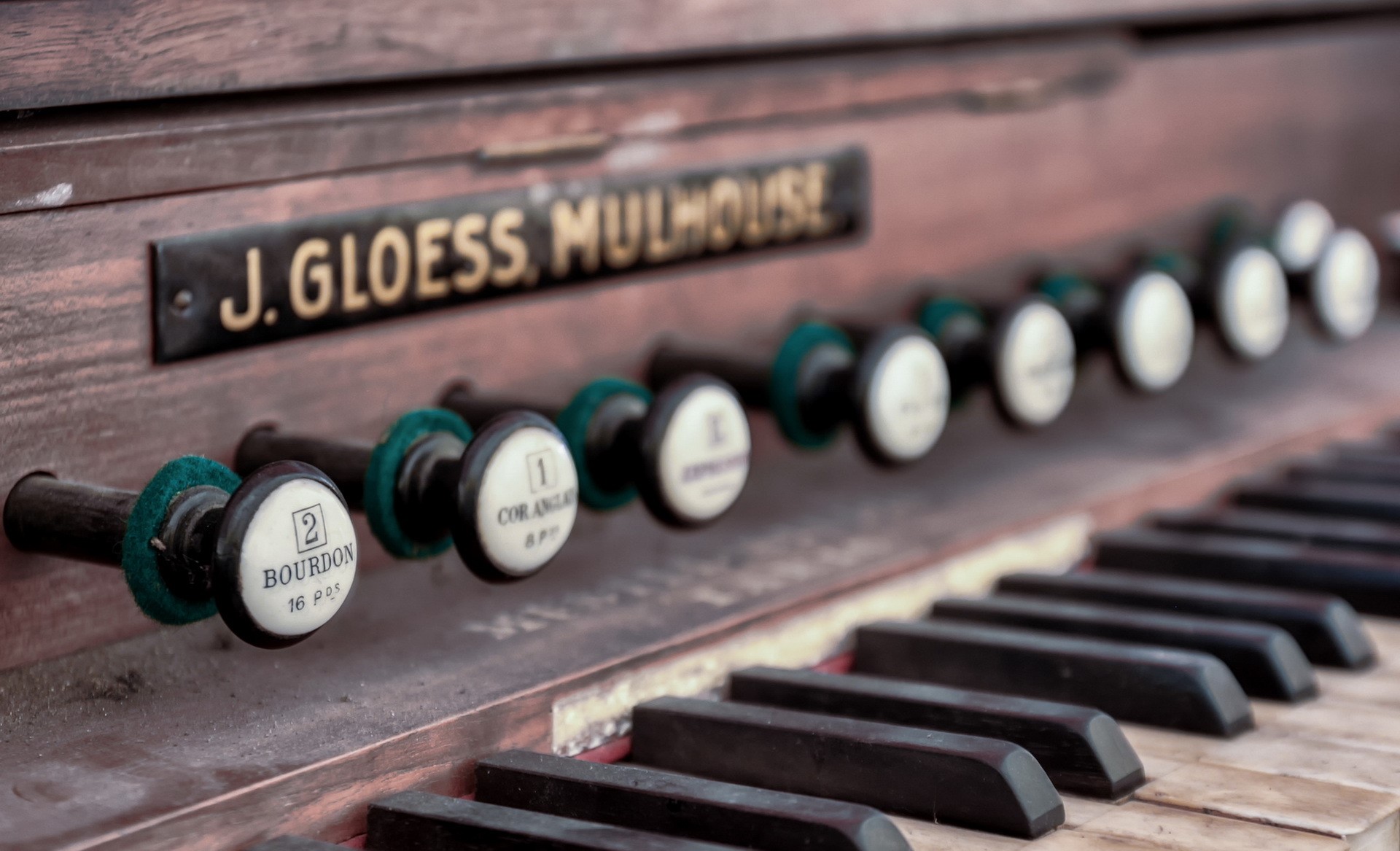 J. Gloess Mulhouse pipe organ stops and keys HD Wallpaper