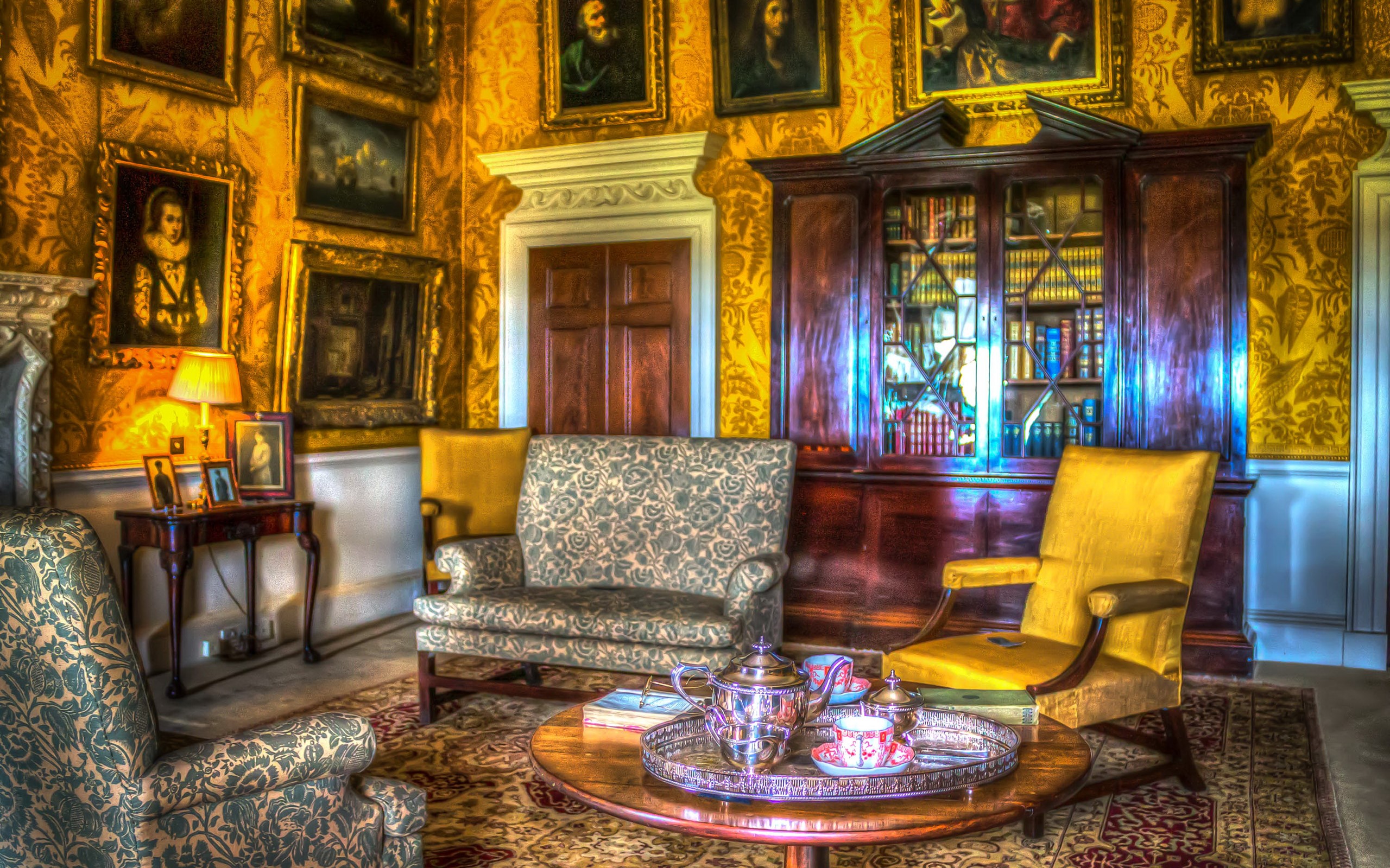 Living room with antique furniture and paintings HD Wallpaper