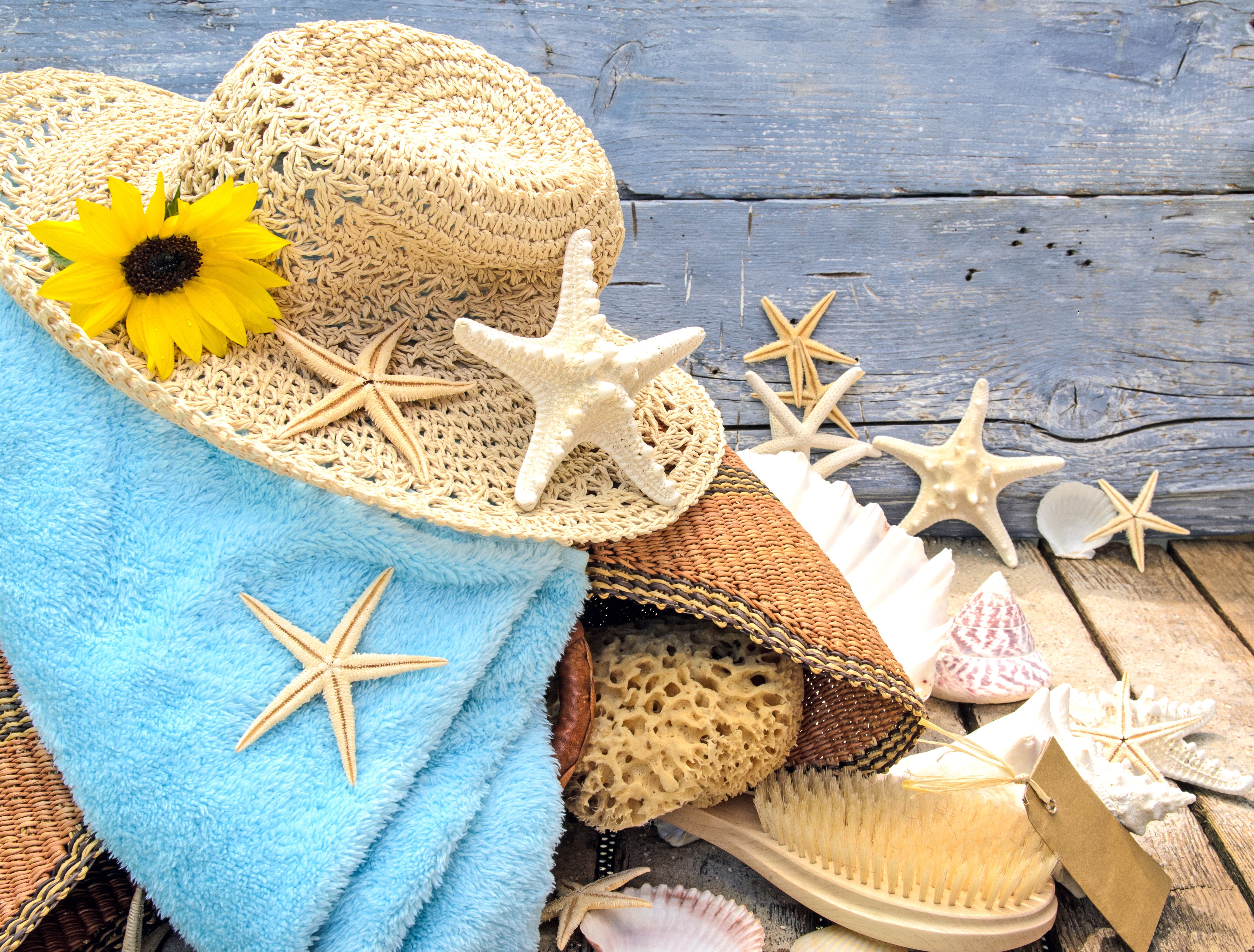 4K Starfish and Hat on Beach HD Wallpaper