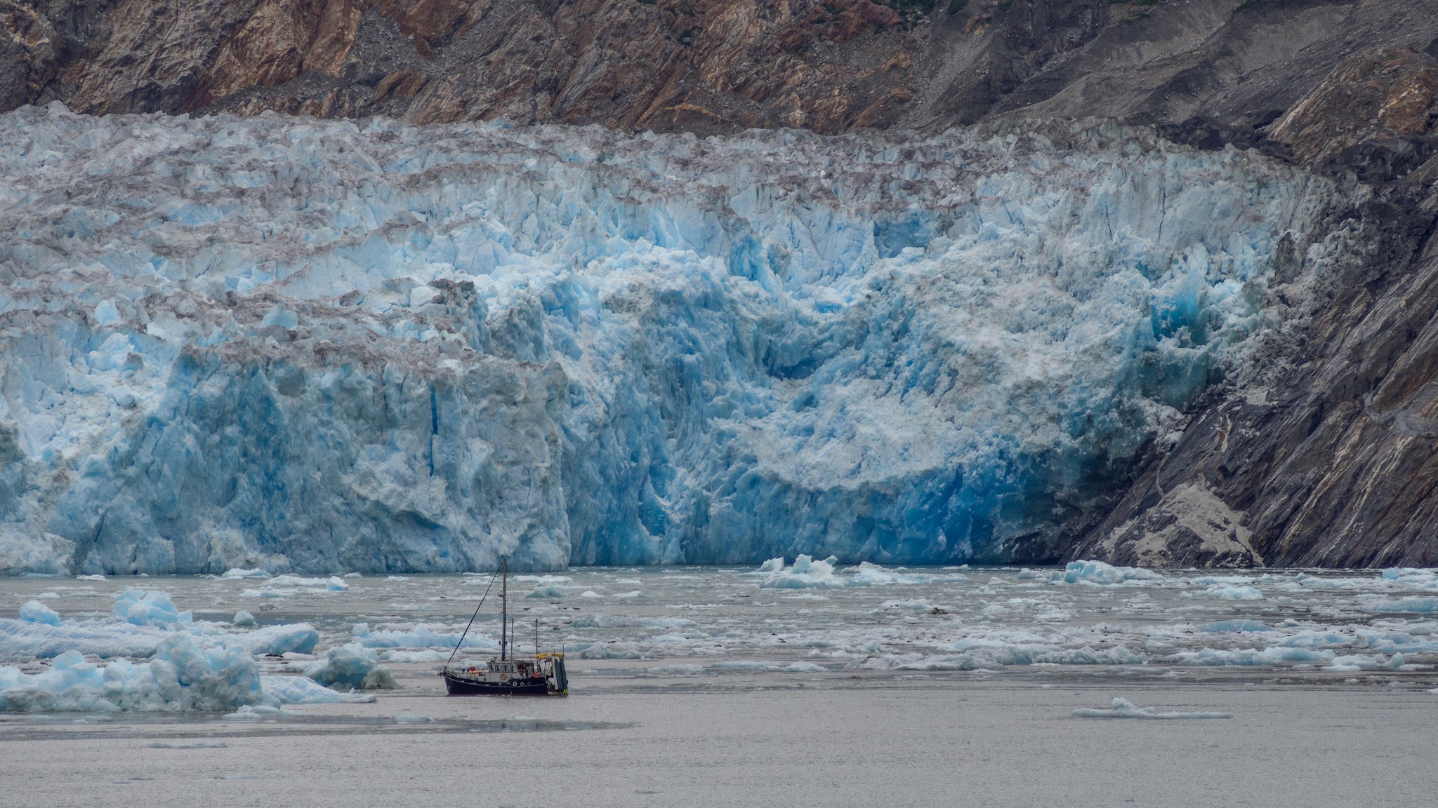 Boat near a glacier with mountains HD Wallpaper