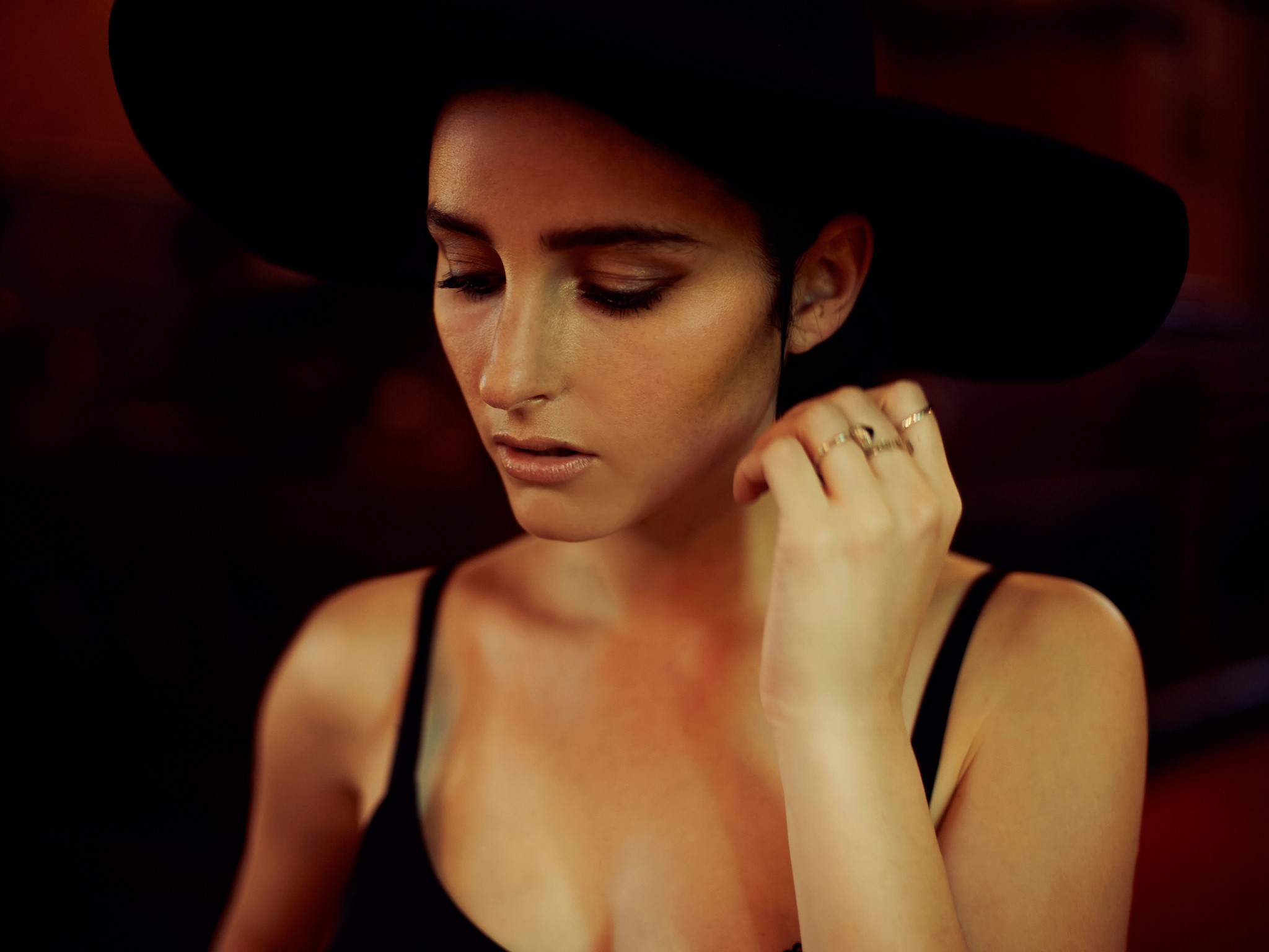 Jillian Banks wearing a black hat HD Wallpaper