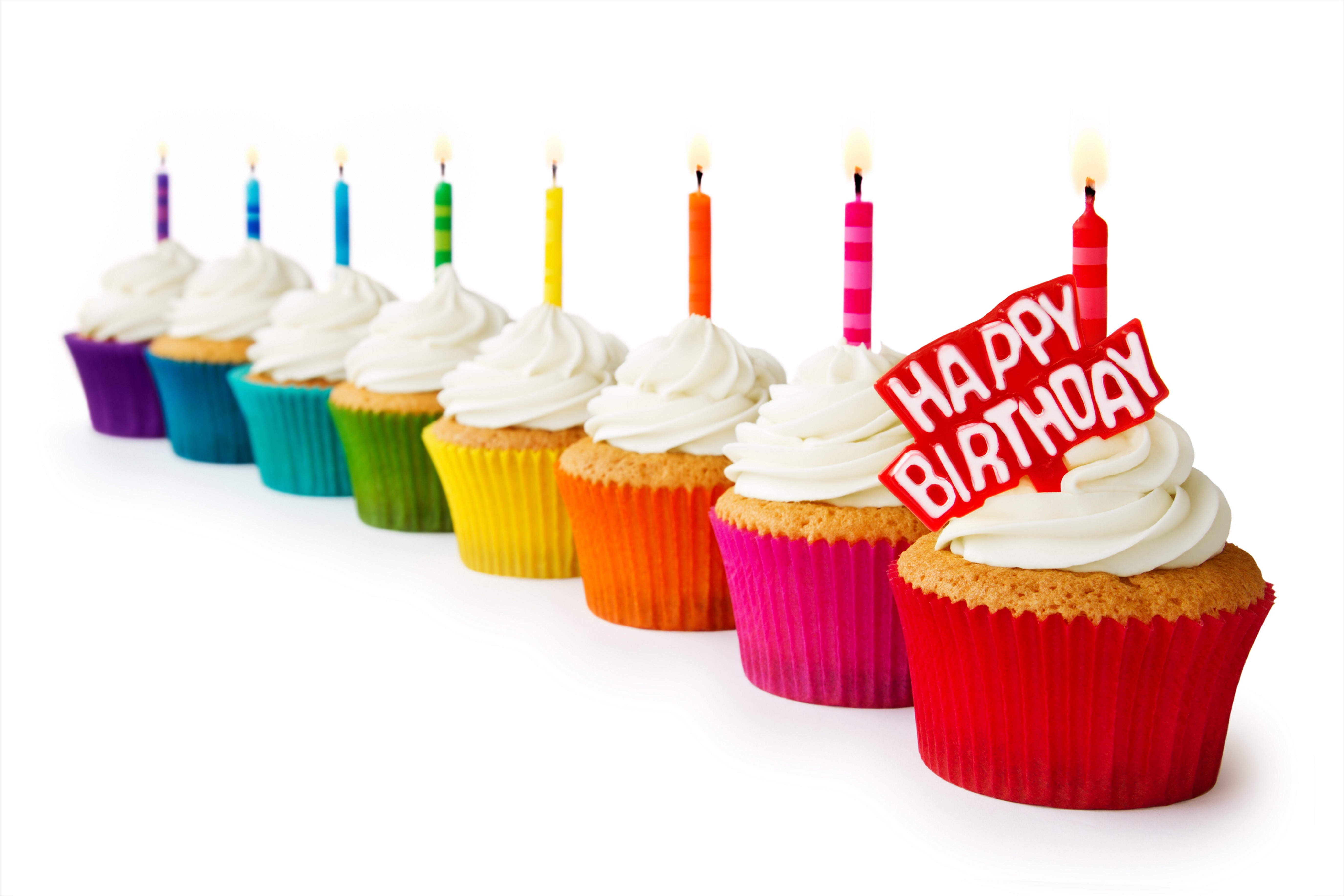 Birthday cupcakes with candles and happy birthday sign HD Wallpaper