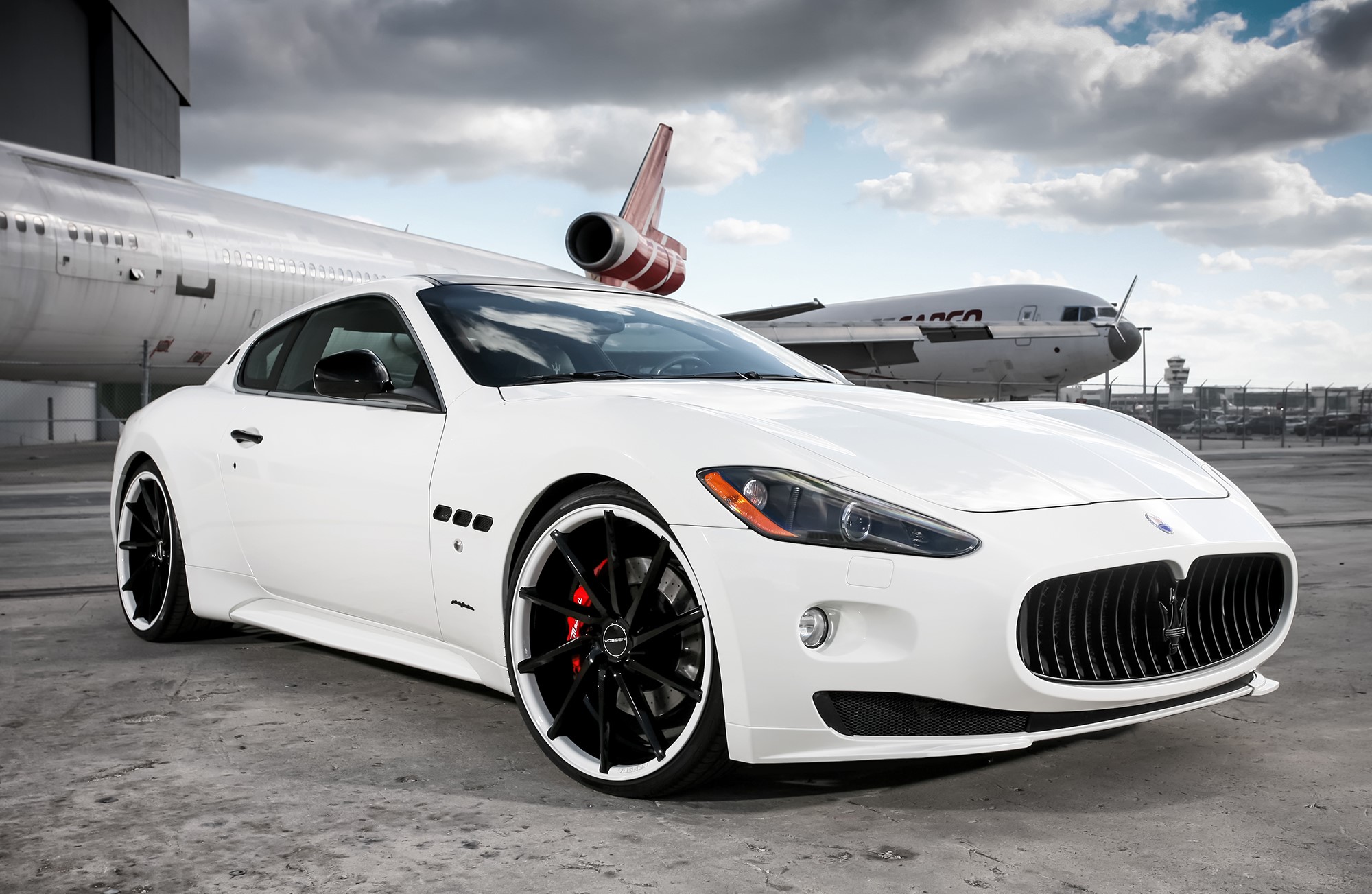 White Maserati GranTurismo with Vossen Wheels at Airport HD Wallpaper
