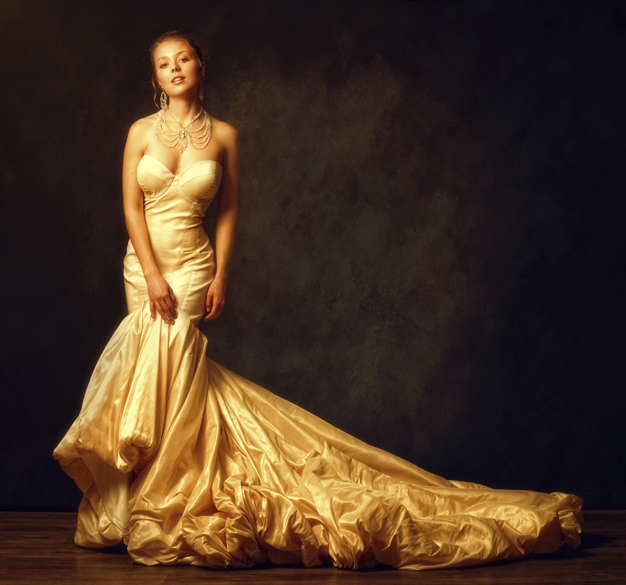 Anna Zachar Rise in a golden dress HD Wallpaper