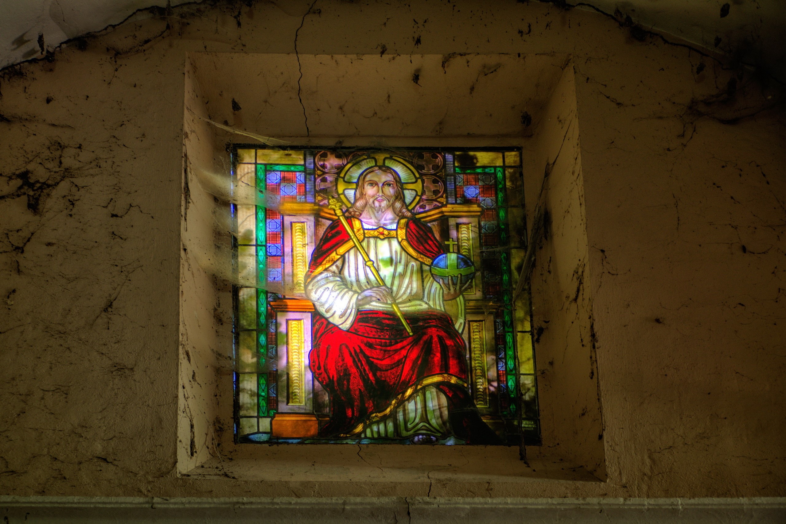 Stained glass window of Jesus with a globe and scepter HD Wallpaper