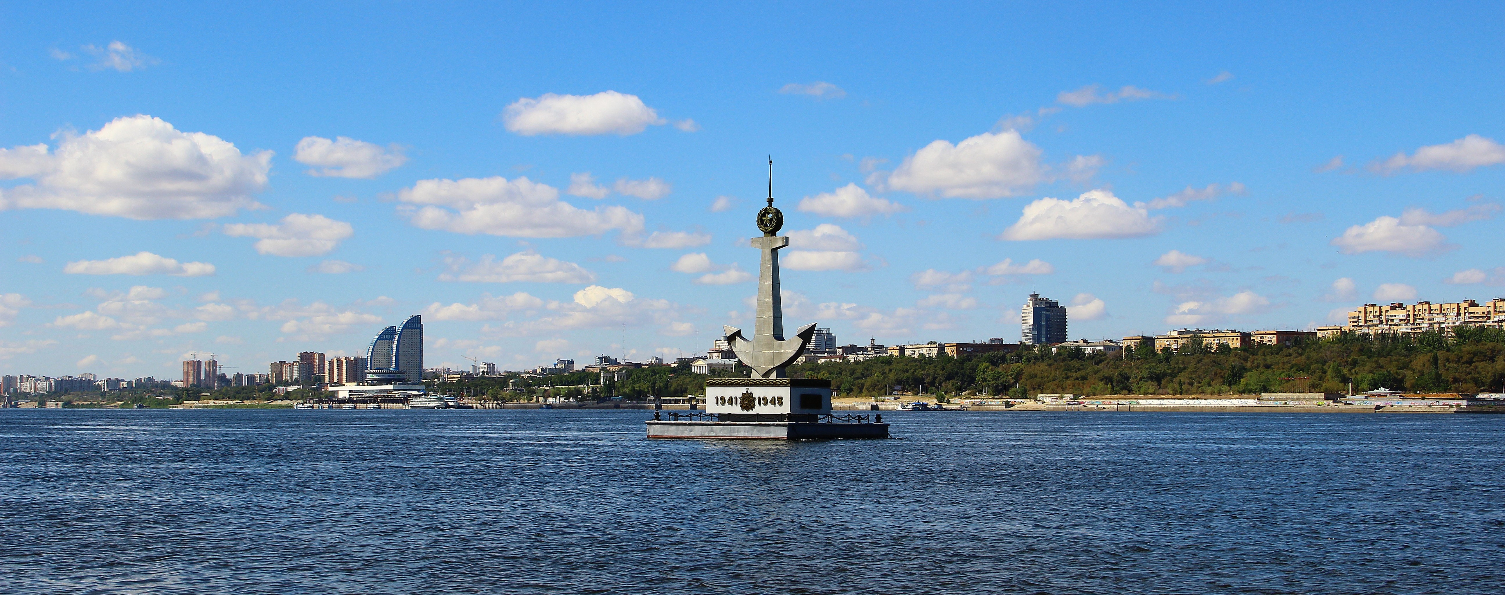 Monument to Fallen River Workers on Volga, Volgograd HD Wallpaper
