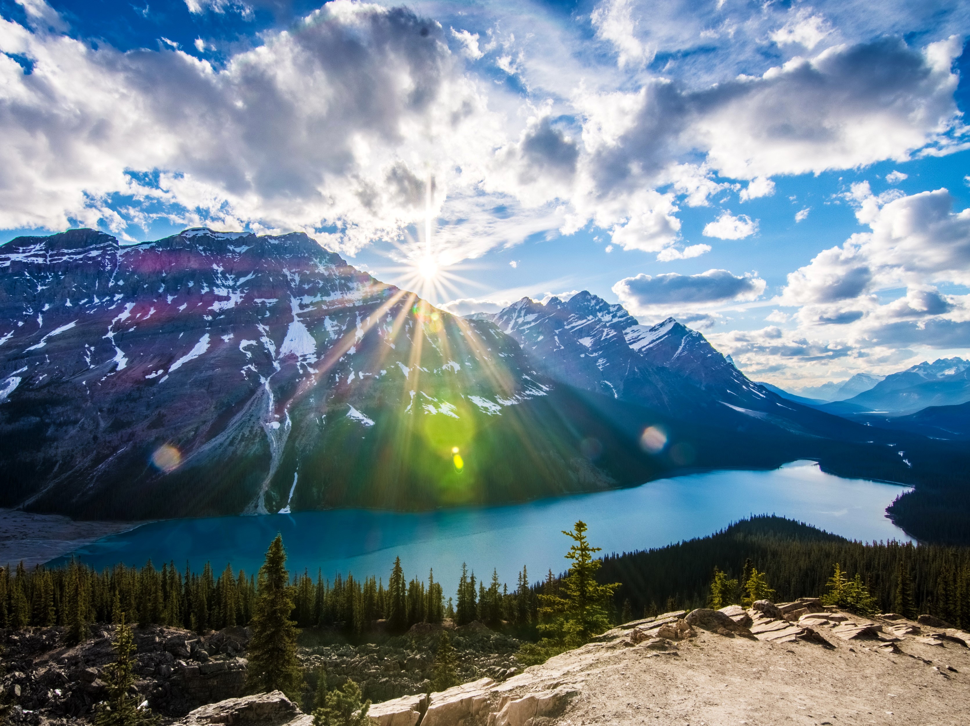 Sunlight over Mountains and Lake in Banff National Park HD Wallpaper