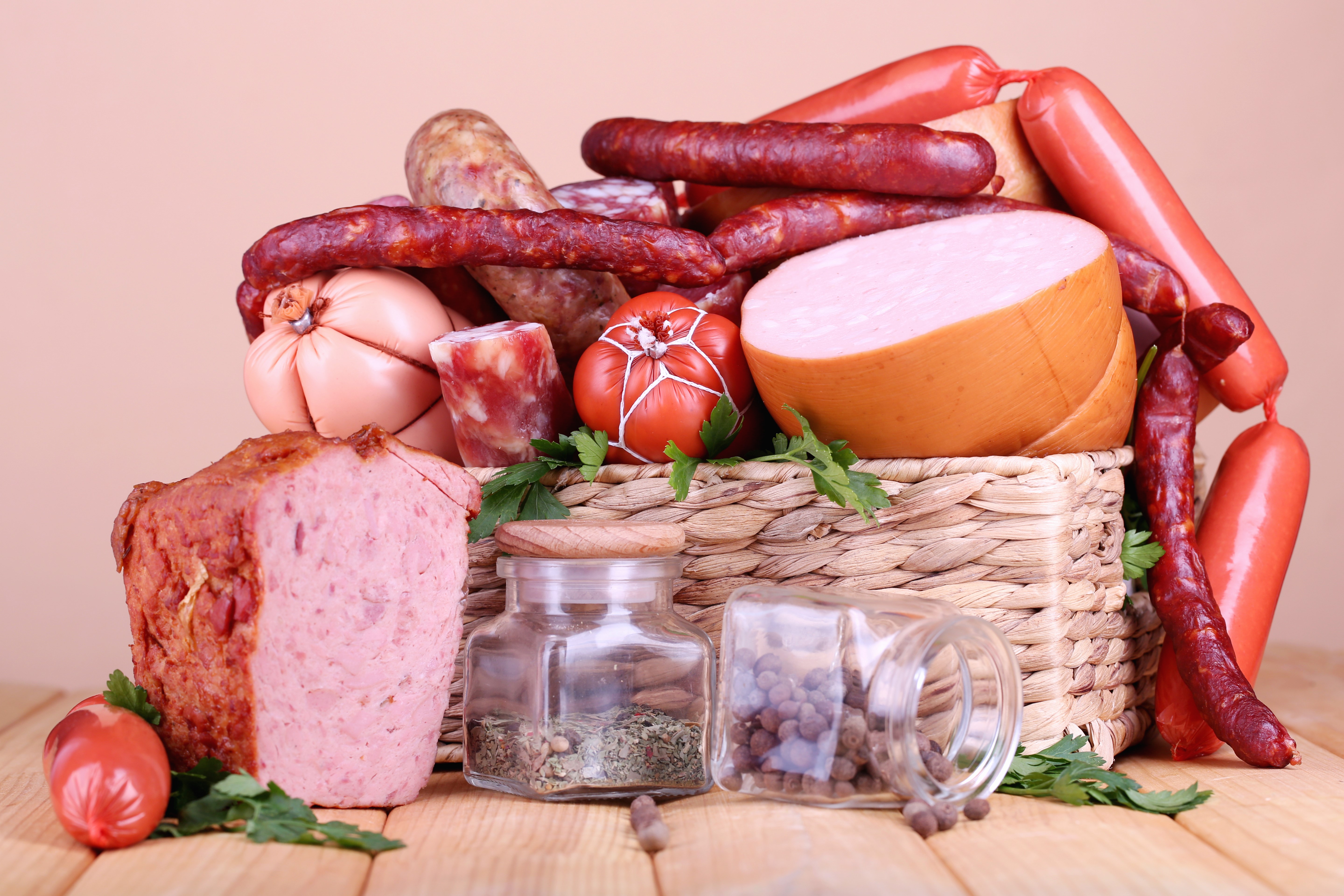 Meat products and sausages in a wicker basket HD Wallpaper