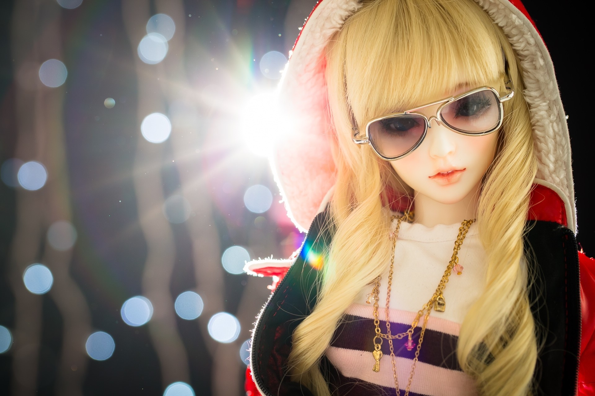 Doll with blonde hair and sunglasses HD Wallpaper